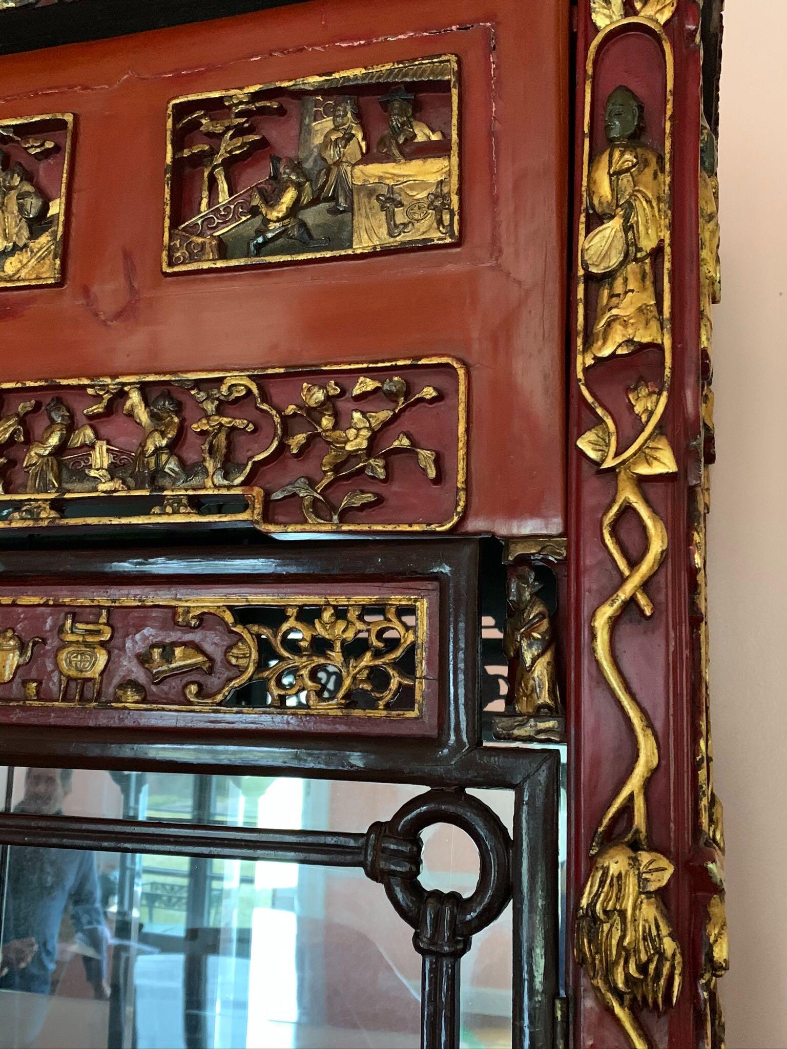 20th Century Chinese Breakfront in Carved and Lacquered Wood with Mirrored Back