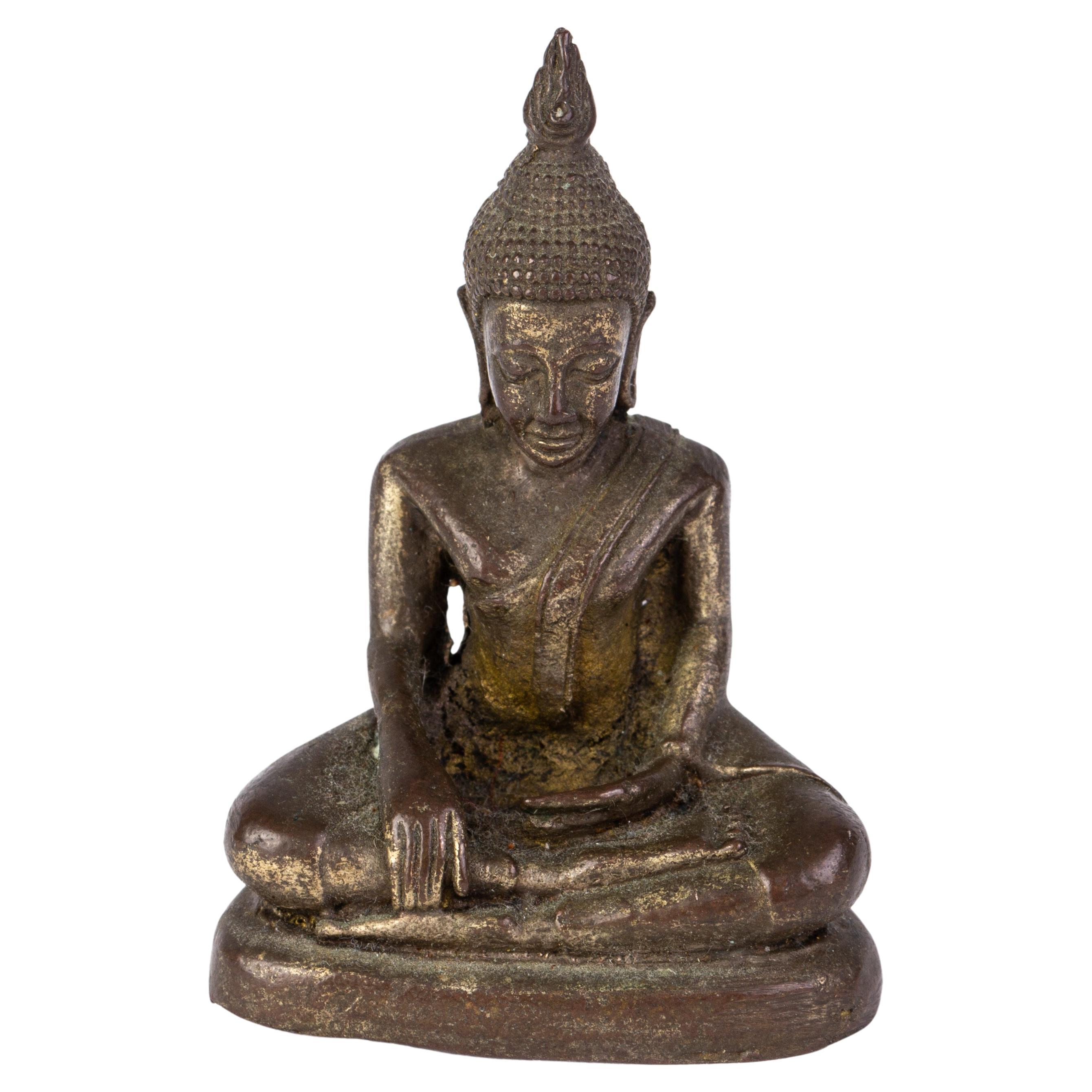 Chinese Bronze Amulet Sculpture of Buddha 19th Century Qing For Sale
