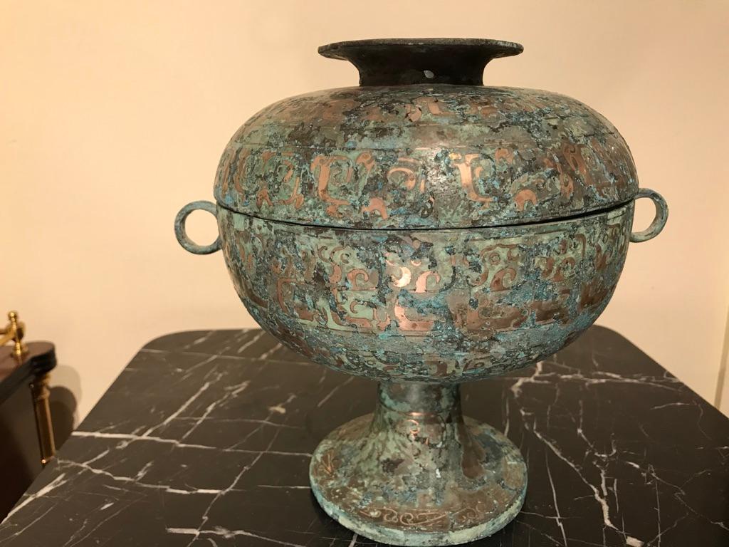 Chinese Bronze Archaistic Vessel with Silver Inlay and Verdigris Patina In Good Condition In Stamford, CT