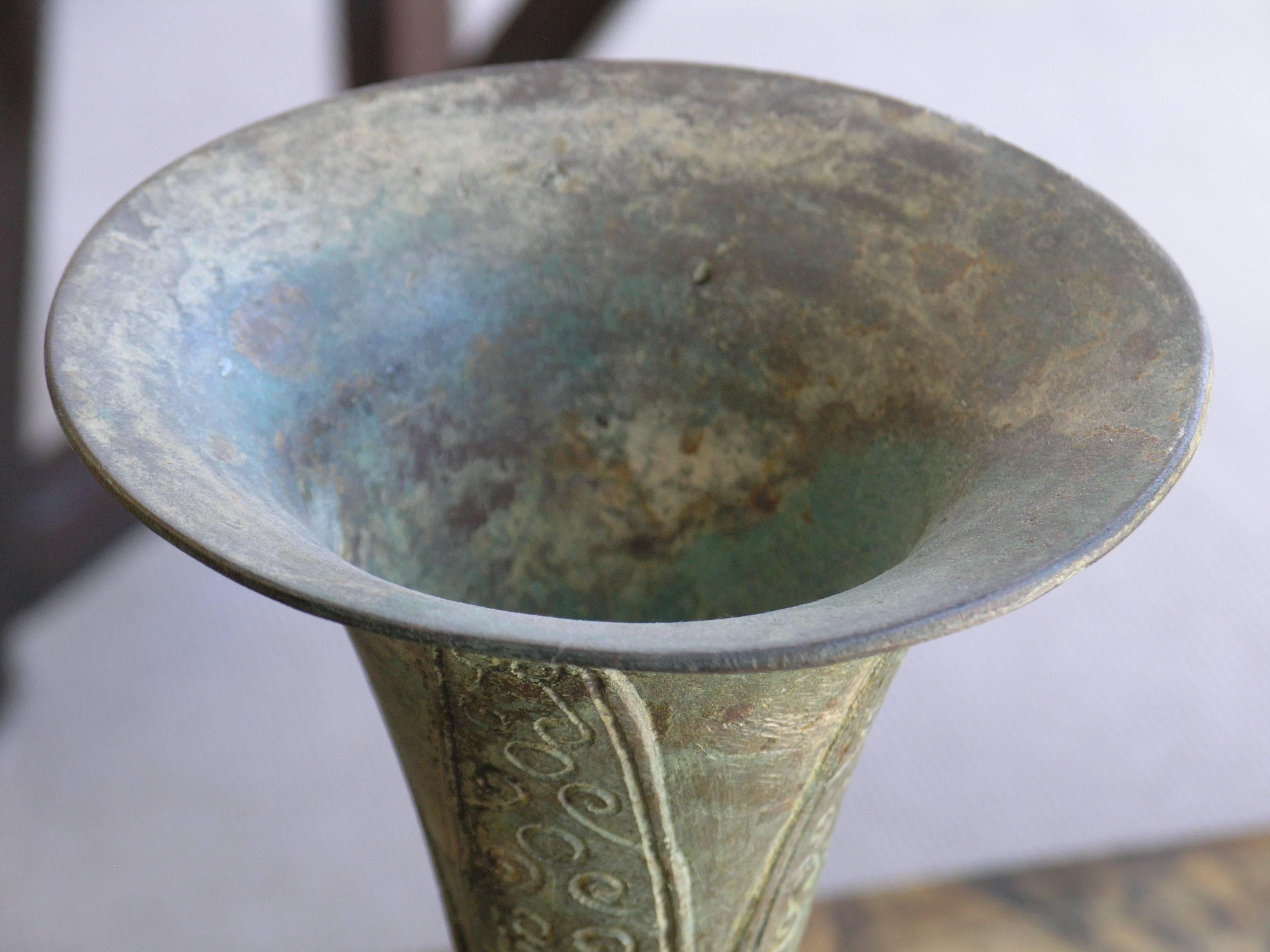 Chinese Bronze Beaker Gu Vase In Excellent Condition For Sale In Los Angeles, CA