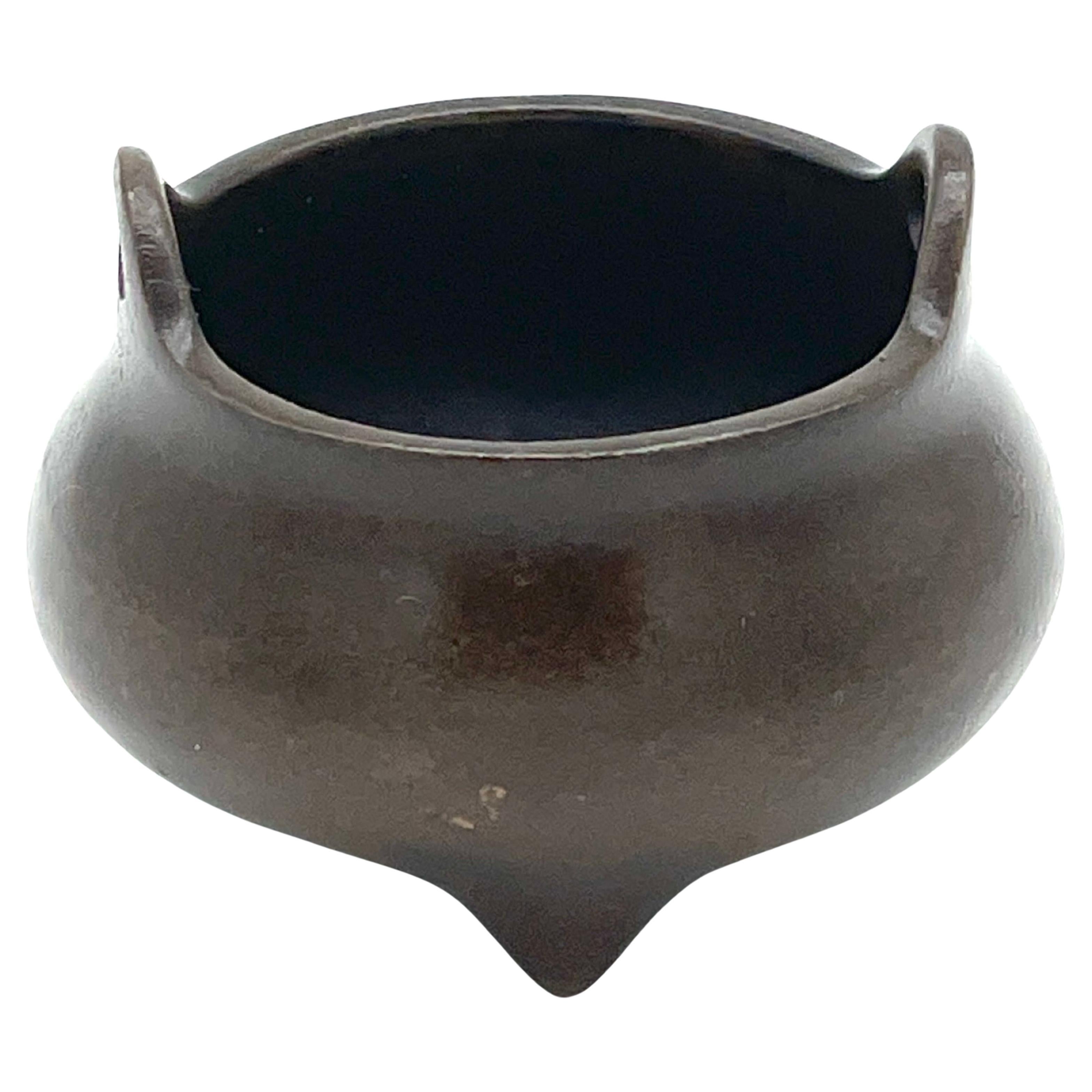 Censore cinese in bronzo a manico piccolo in un pezzo unico, firmato in vendita
