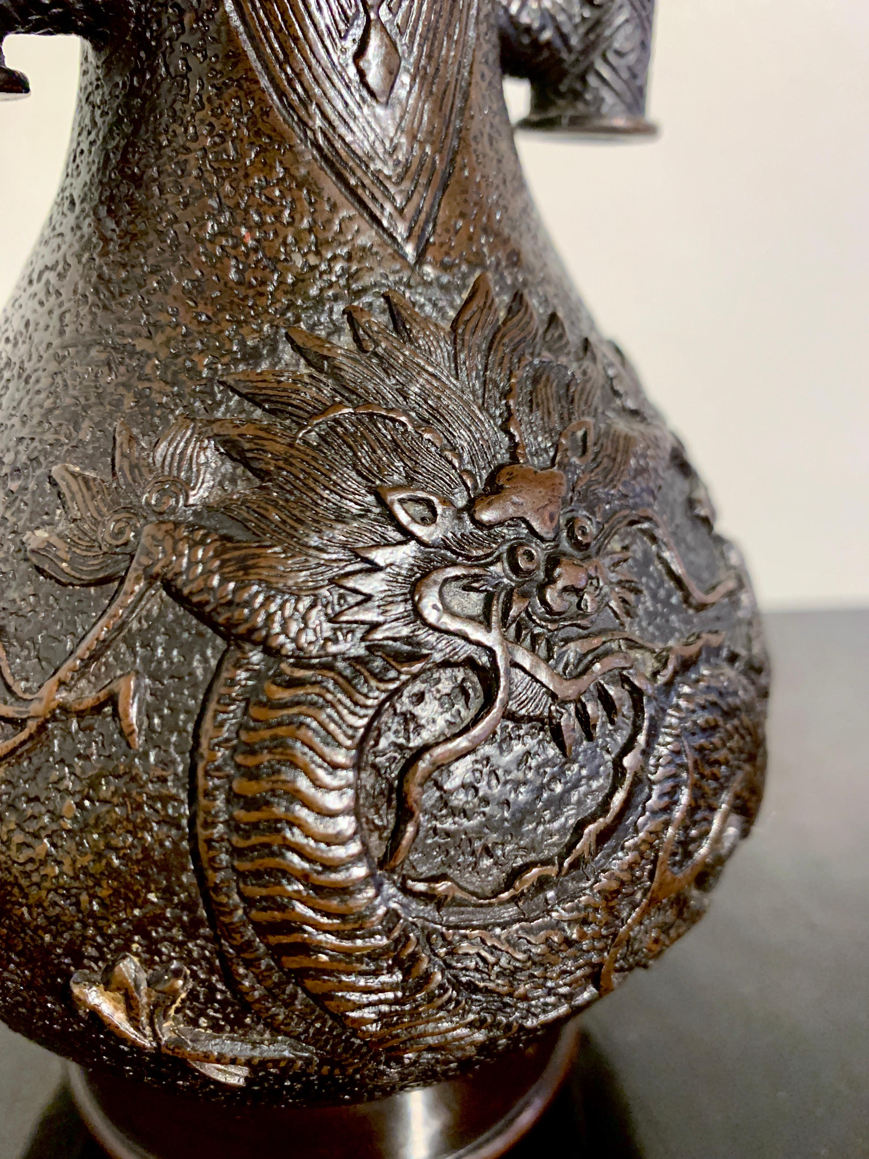 Chinese Bronze Dragon Vase with Arrow Handles, Qing Dynasty, 18th Century, China For Sale 5