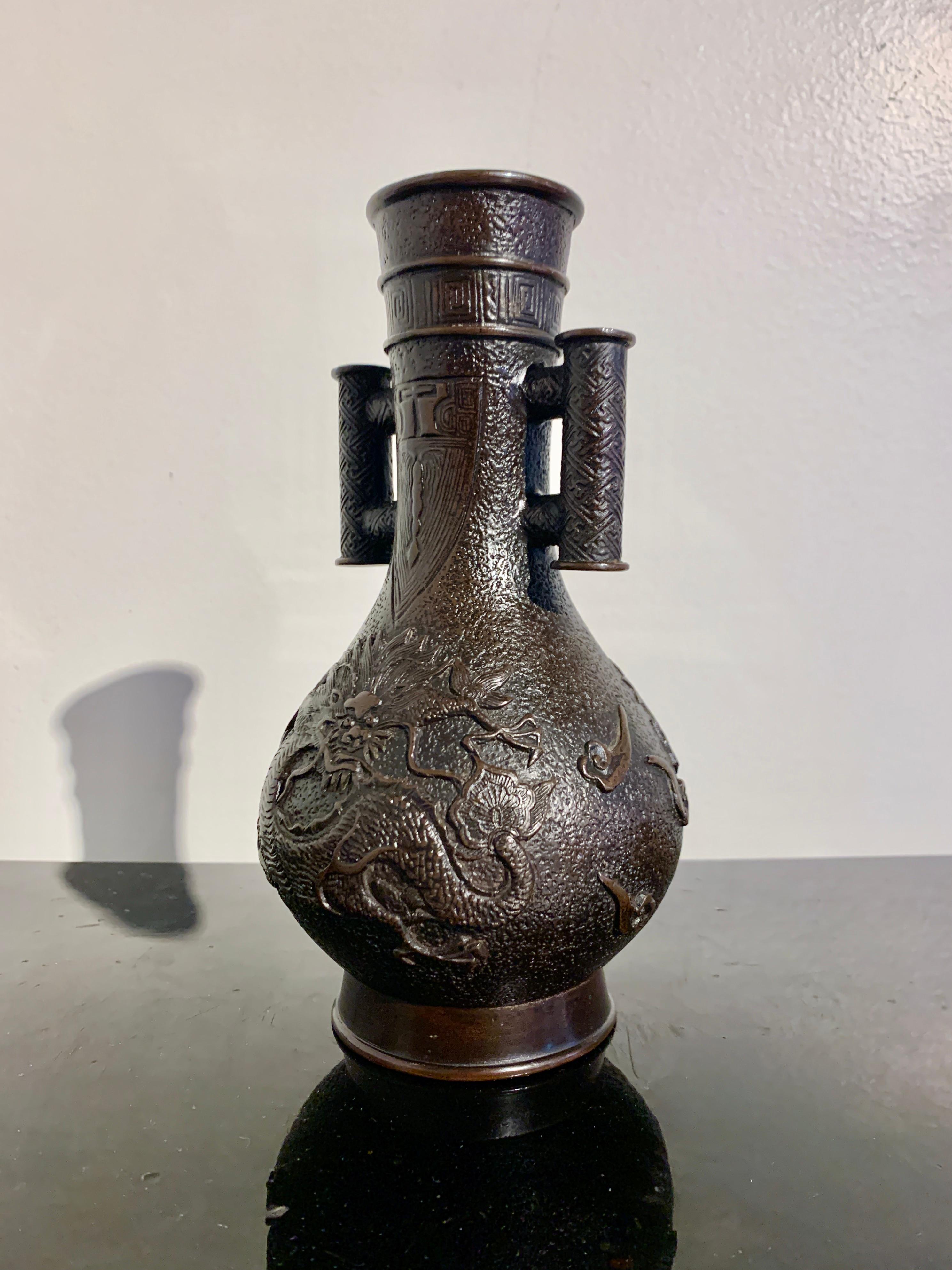 Cast Chinese Bronze Dragon Vase with Arrow Handles, Qing Dynasty, 18th Century, China For Sale