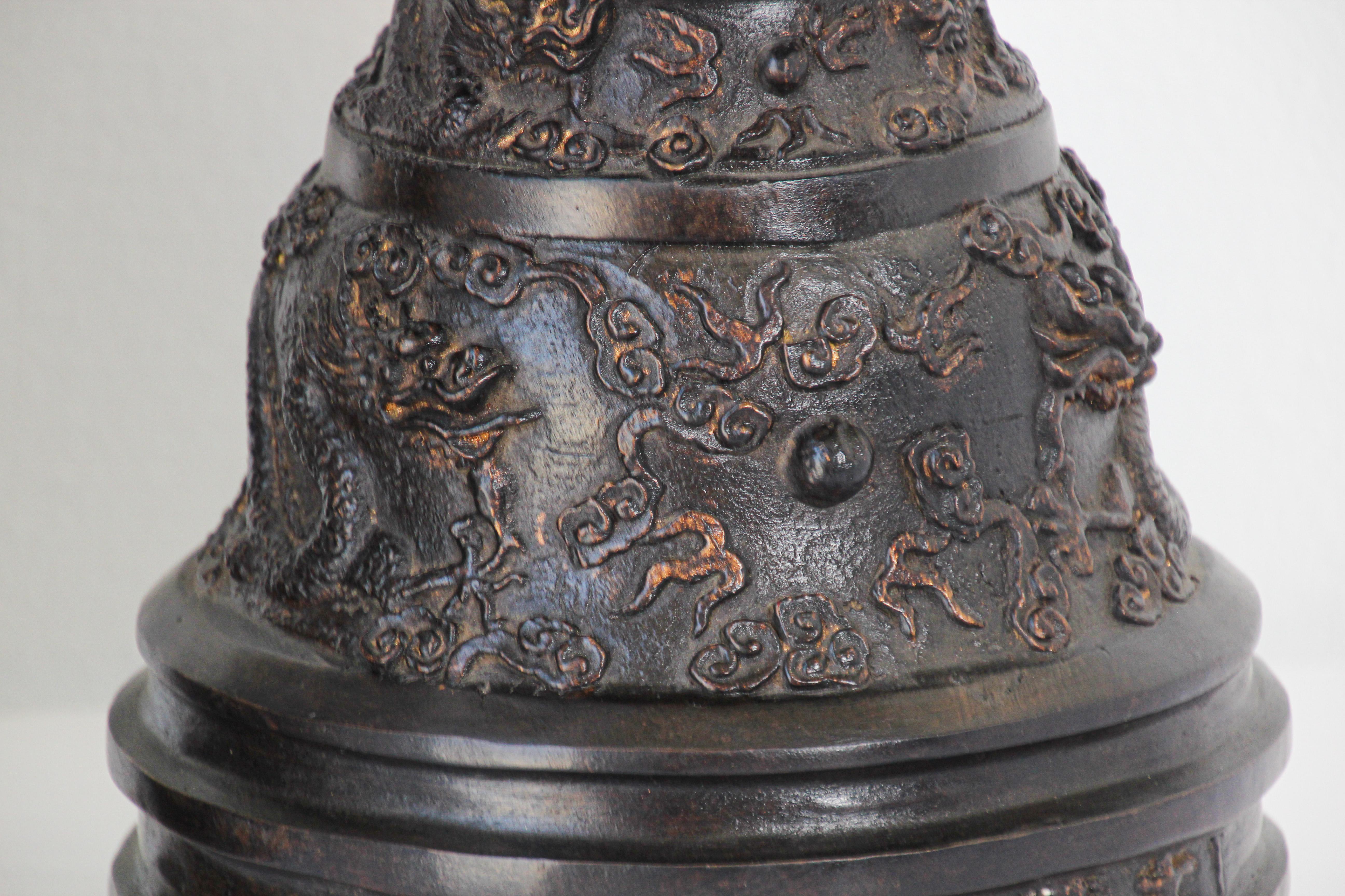 Chandeliers chinois en bronze représentant des dragons de style impérial en vente 10