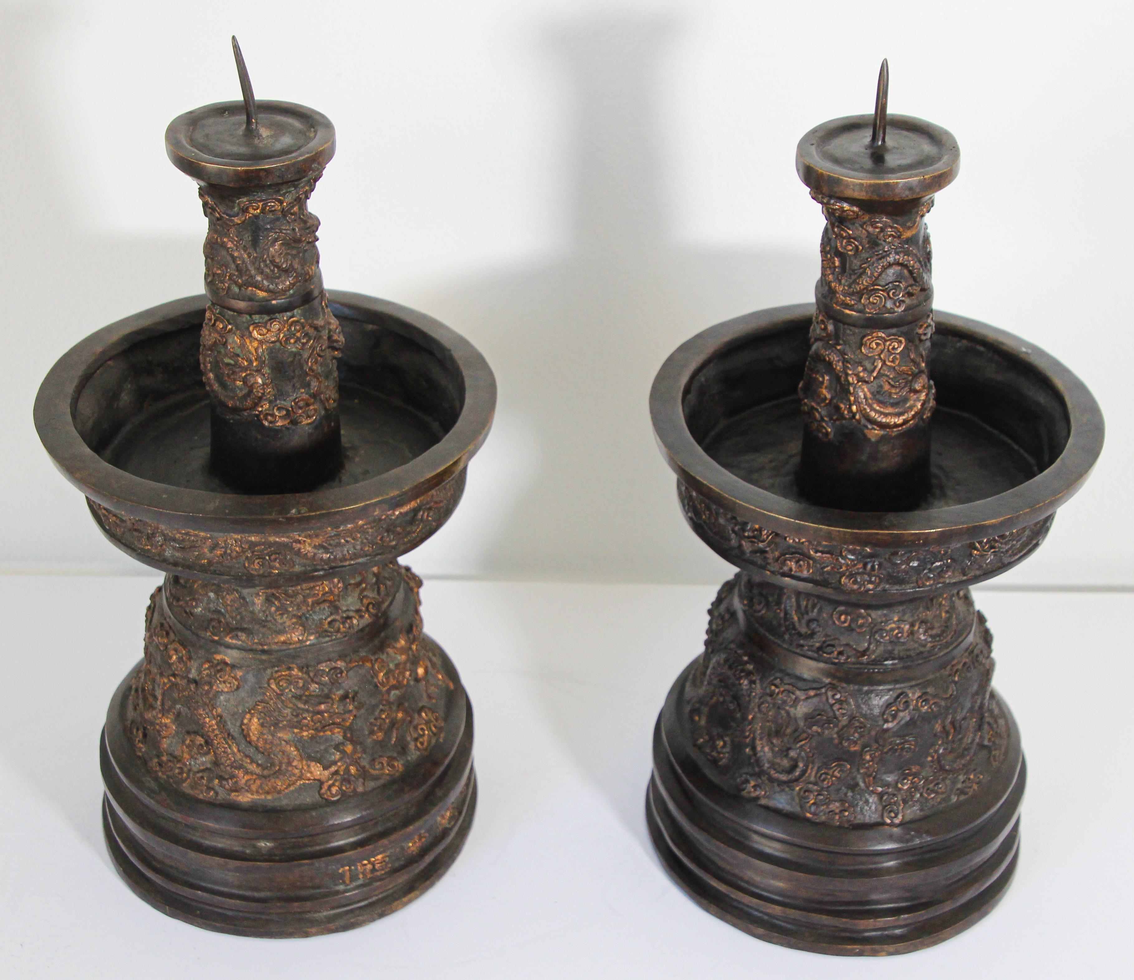 Chinesische Kerzenständer aus Bronze mit Drachen im kaiserlichen Stil im Angebot 13