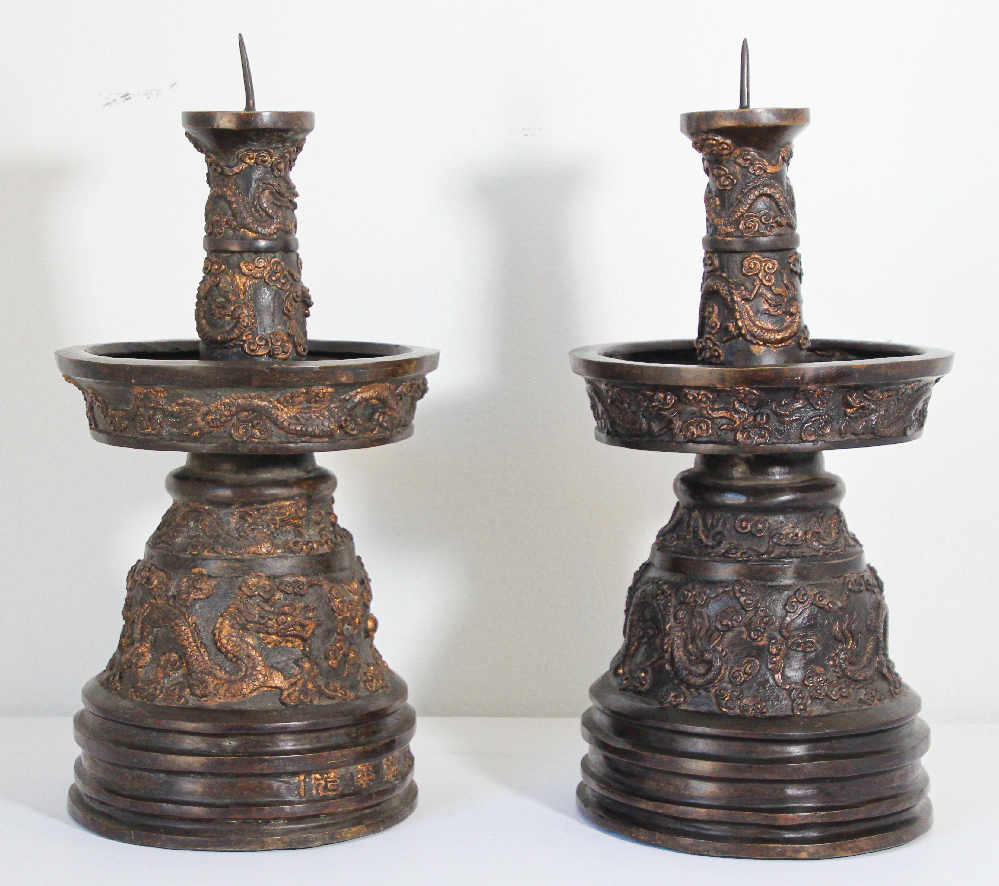 Grands chandeliers chinois contemporains en bronze 