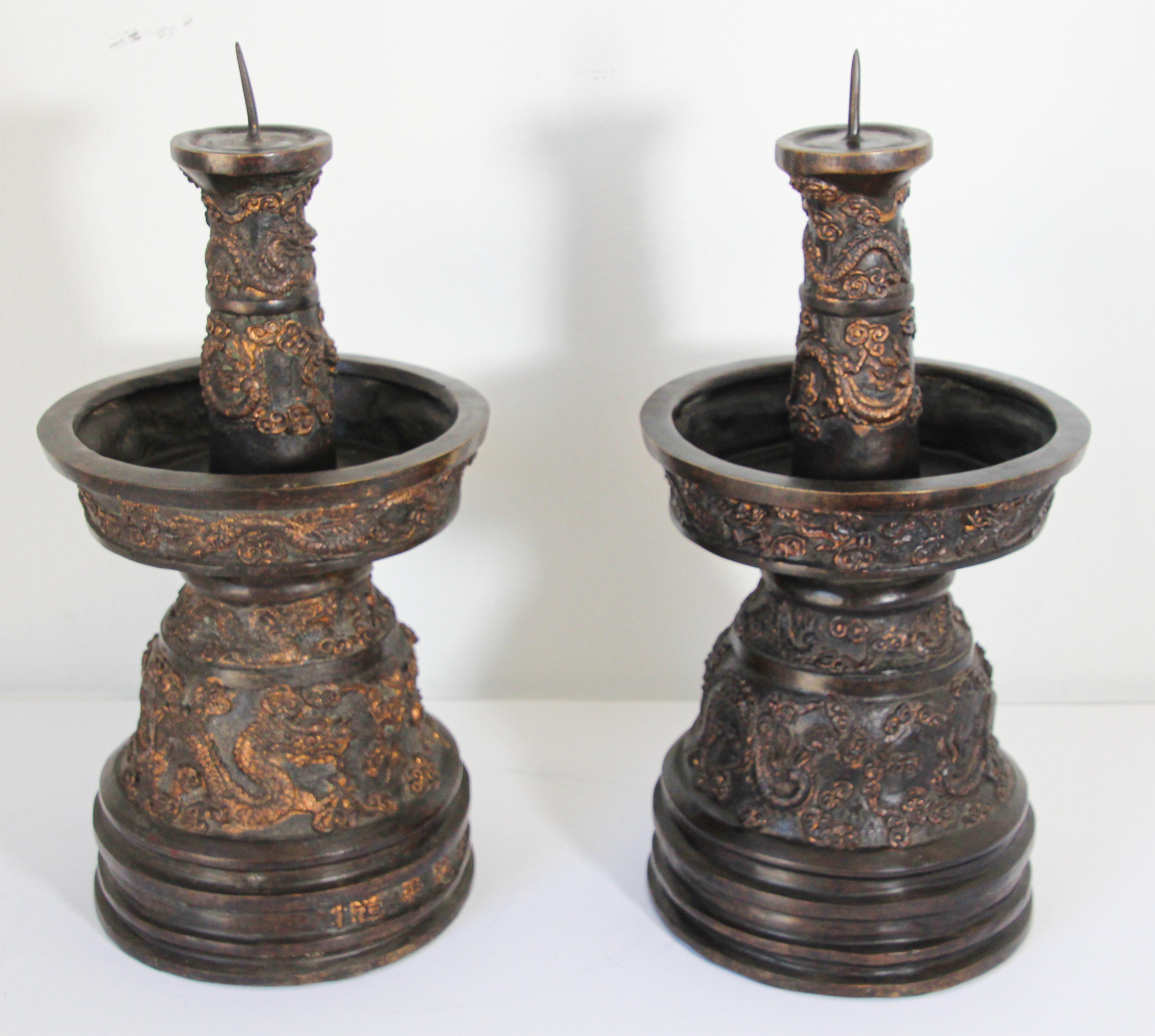 Chinesische Kerzenständer aus Bronze mit Drachen im kaiserlichen Stil im Angebot 1