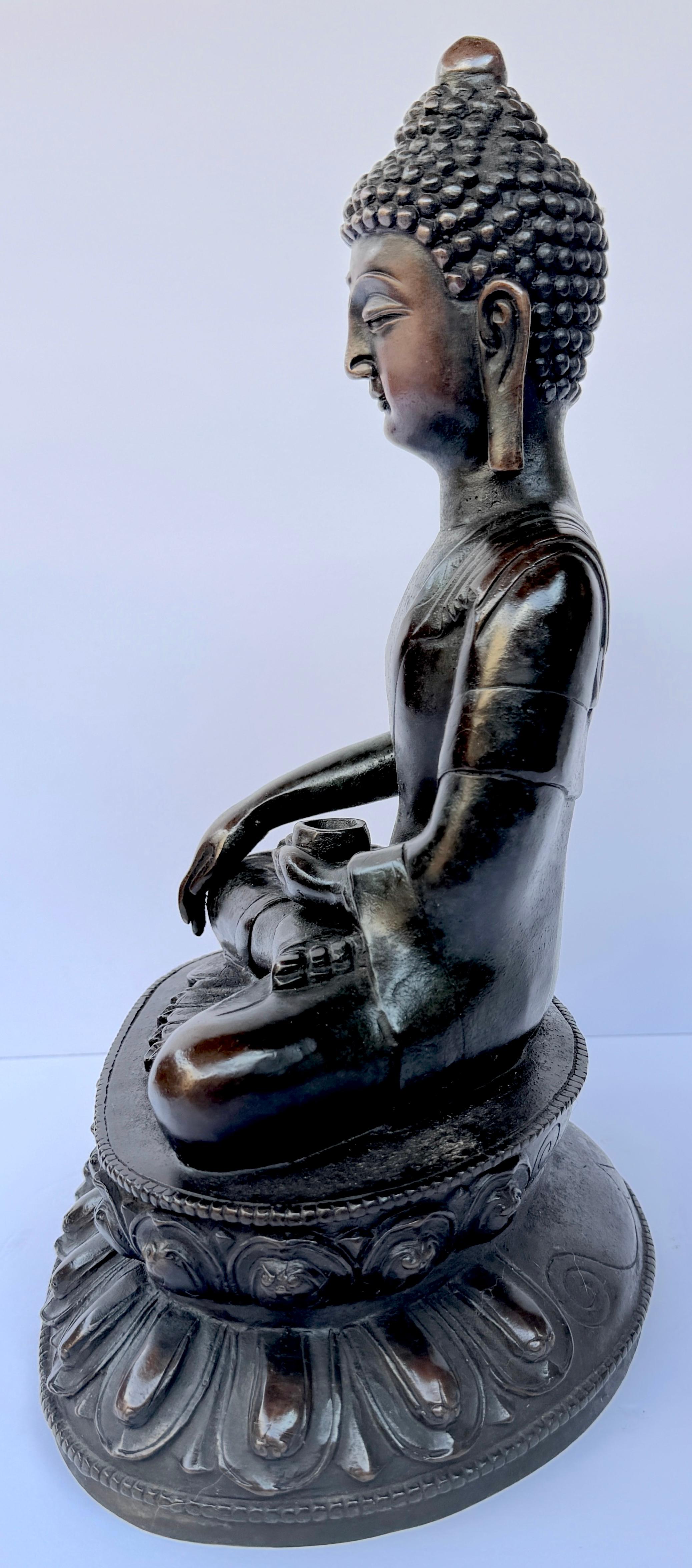 Figure chinoise de Bouddha Shakyamuni du début du 20e siècle ou plus ancienne en vente 2