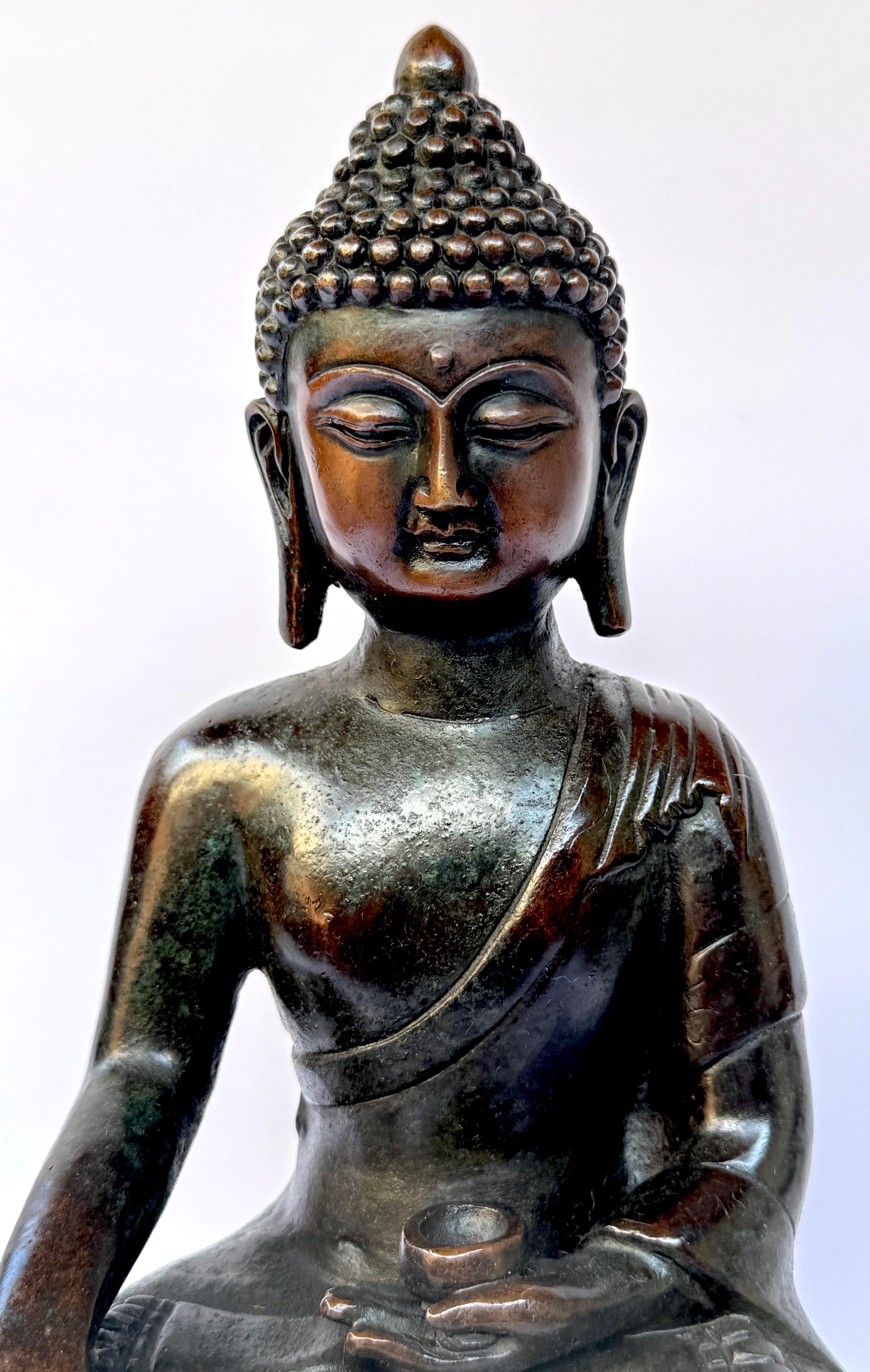 Chinois Figure chinoise de Bouddha Shakyamuni du début du 20e siècle ou plus ancienne en vente