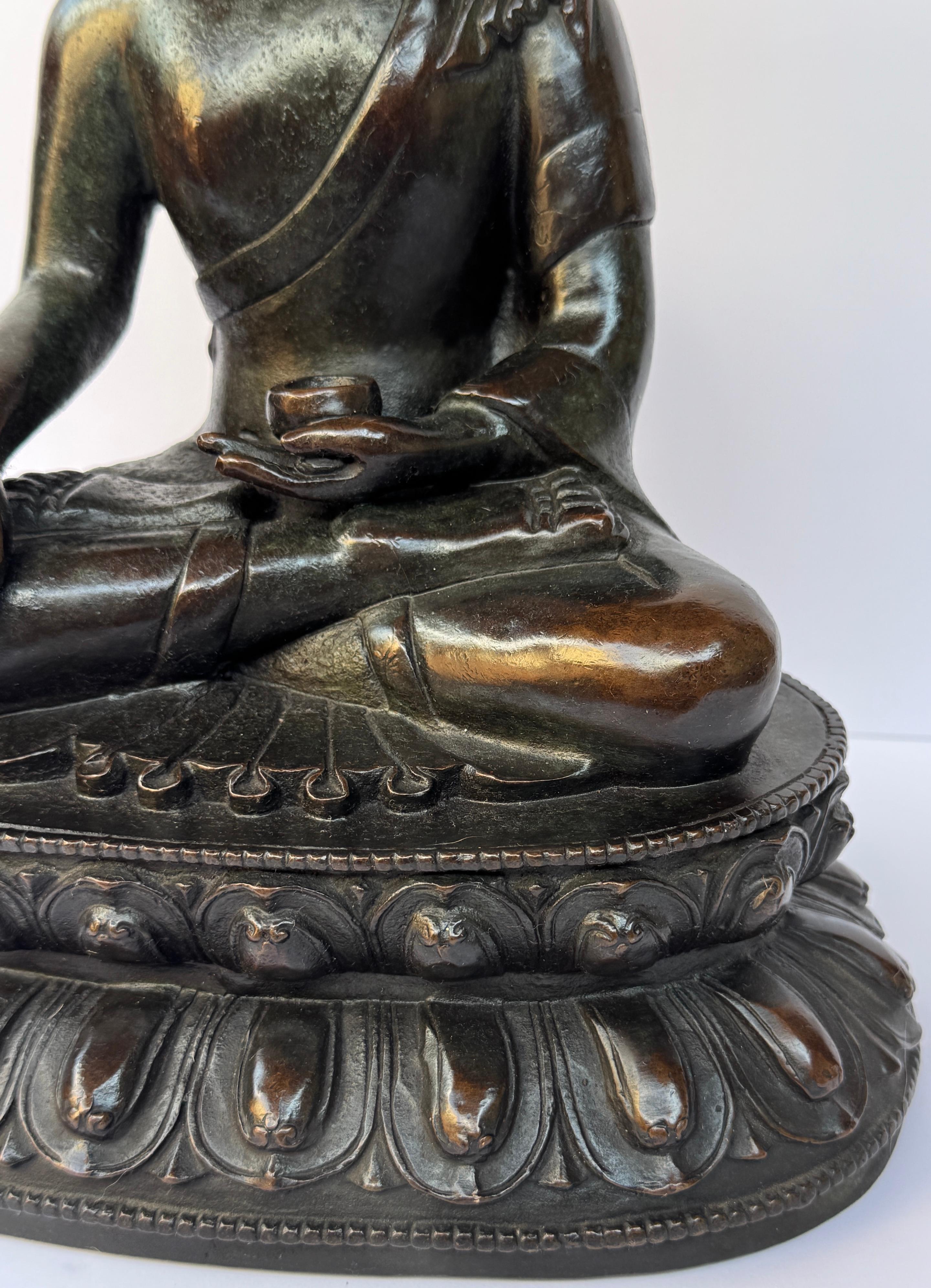 Moulage Figure chinoise de Bouddha Shakyamuni du début du 20e siècle ou plus ancienne en vente