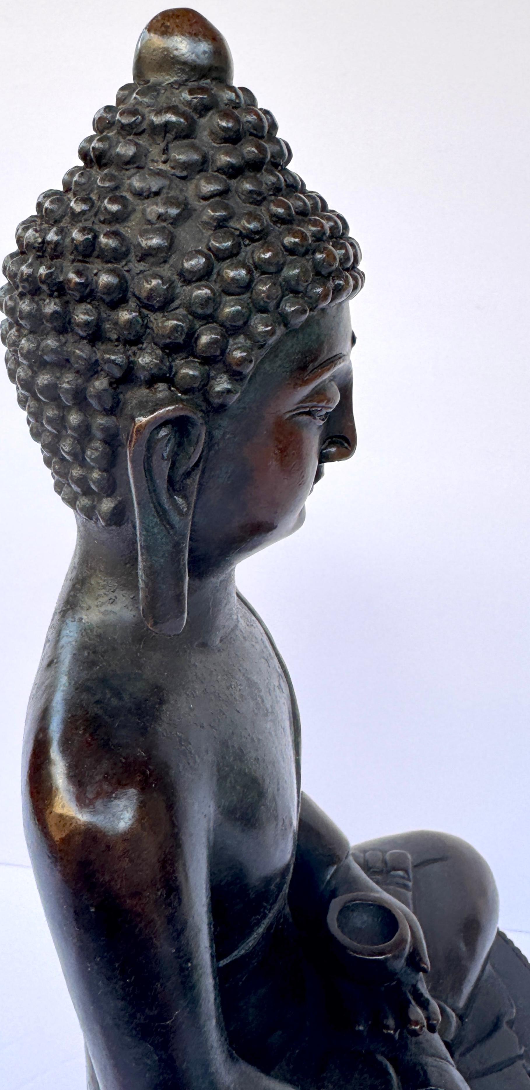 Bronze Figure chinoise de Bouddha Shakyamuni du début du 20e siècle ou plus ancienne en vente