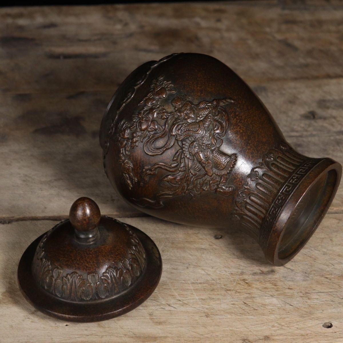 Pot d'histoire générale en bronze de Chine, 19ème siècle, Chine en vente 2