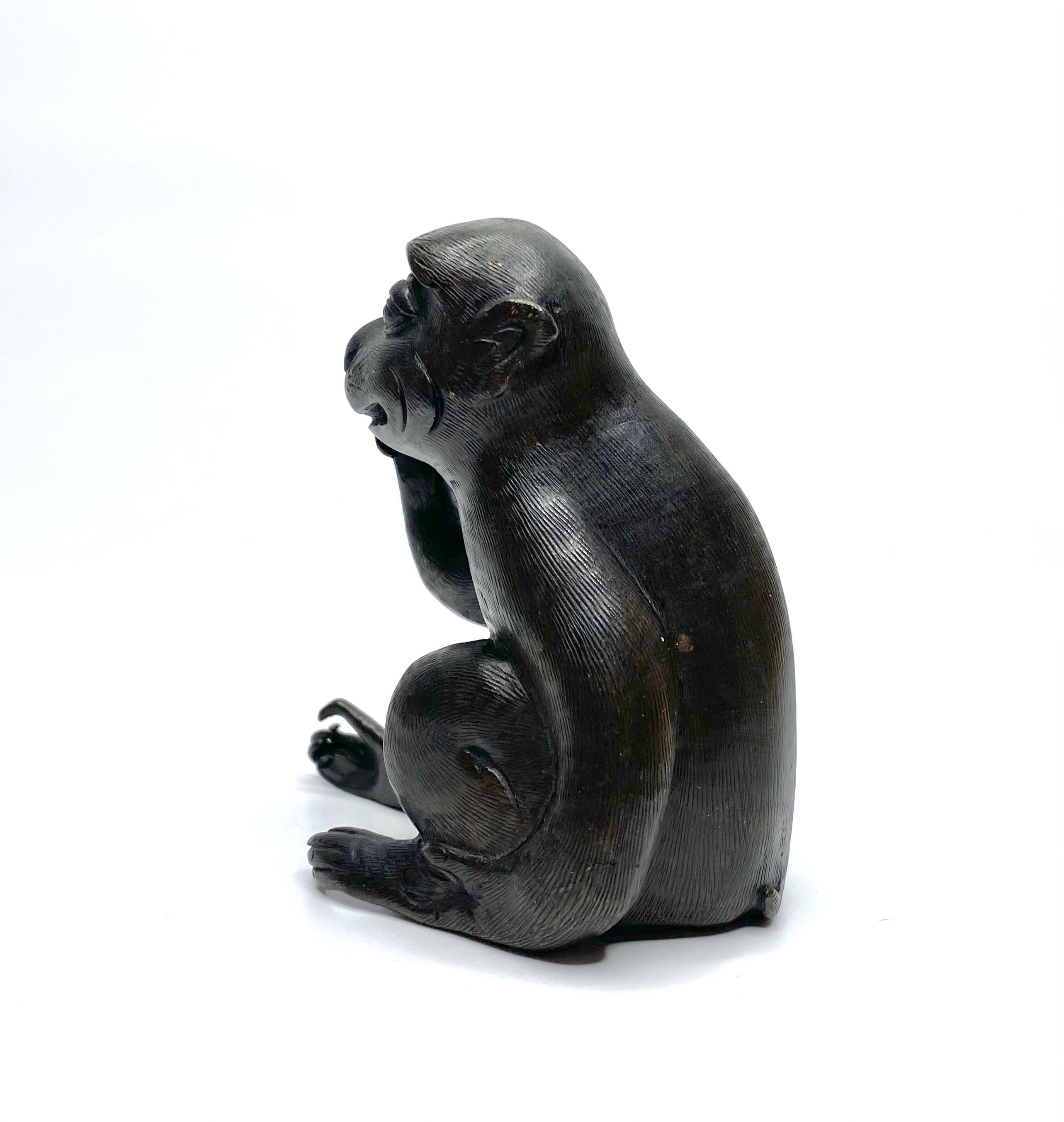 Chinese bronze Monkey, 17th Century, Ming Dynasty. For Sale 5
