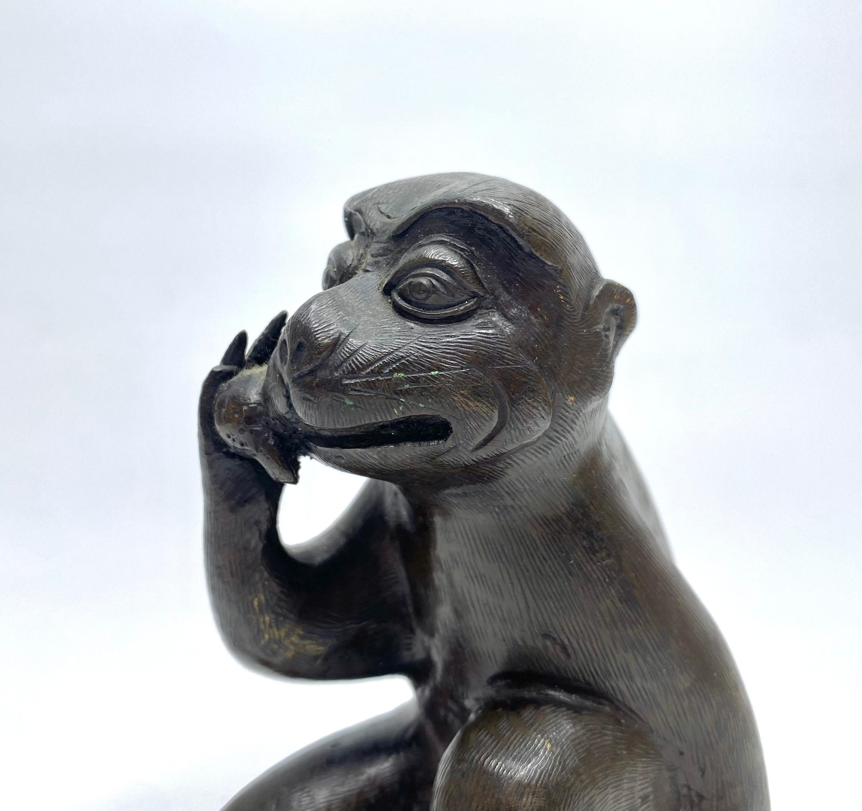 Bronze Chinese bronze Monkey, 17th Century, Ming Dynasty. For Sale