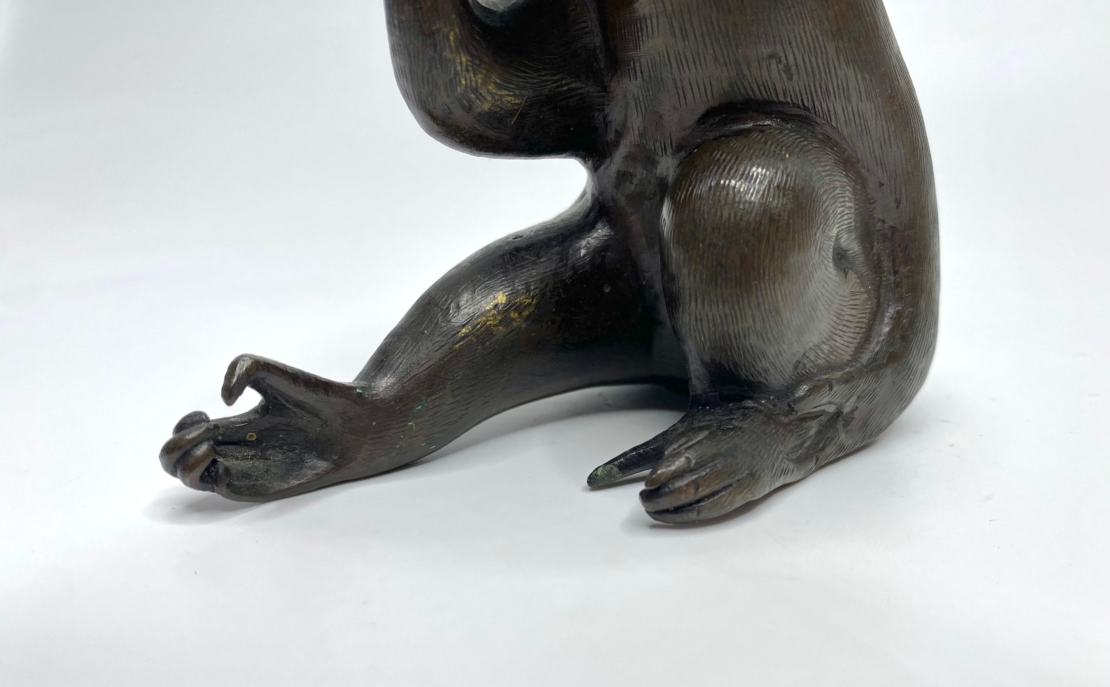 Chinese bronze Monkey, 17th Century, Ming Dynasty. For Sale 3