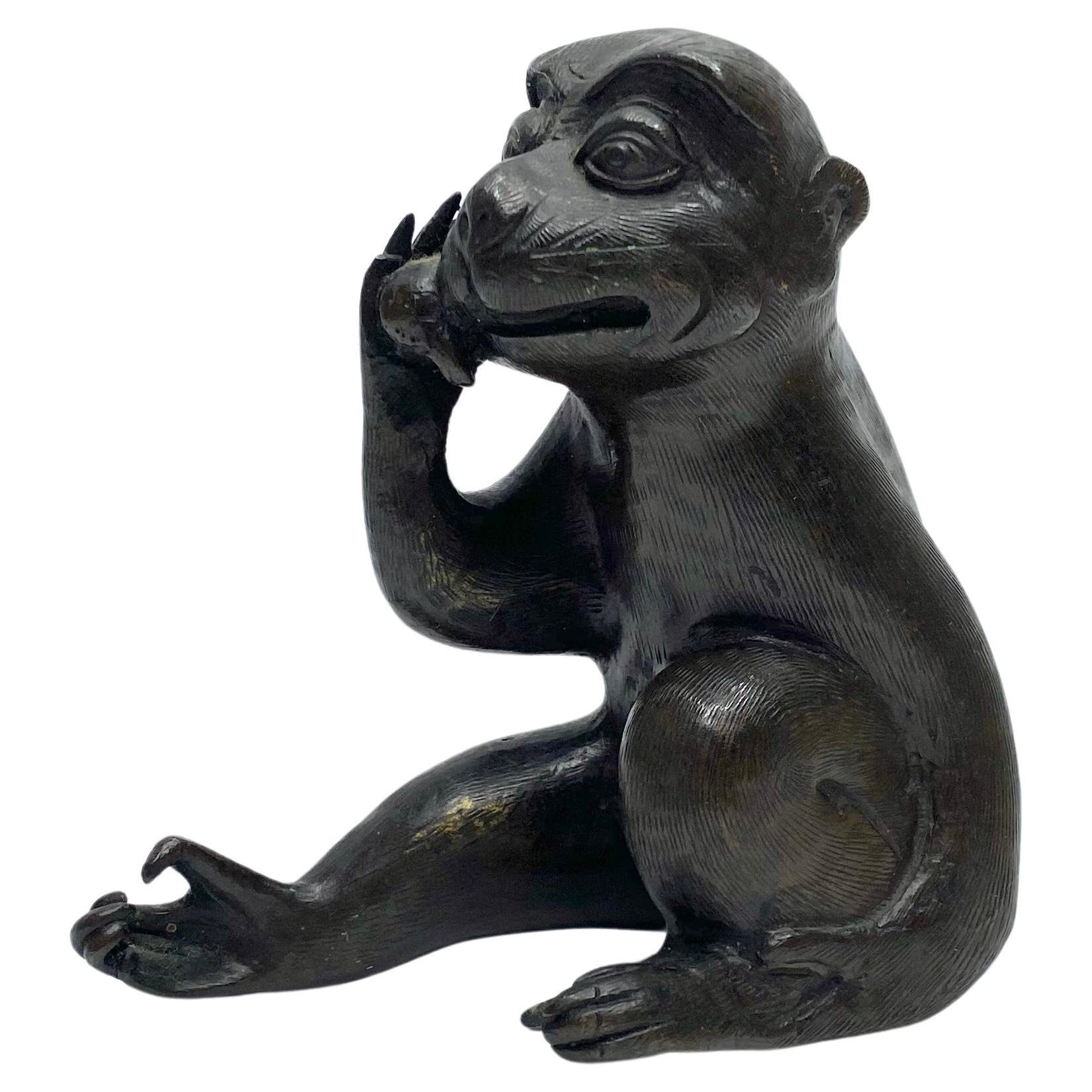 Chinese bronze Monkey, 17th Century, Ming Dynasty. For Sale