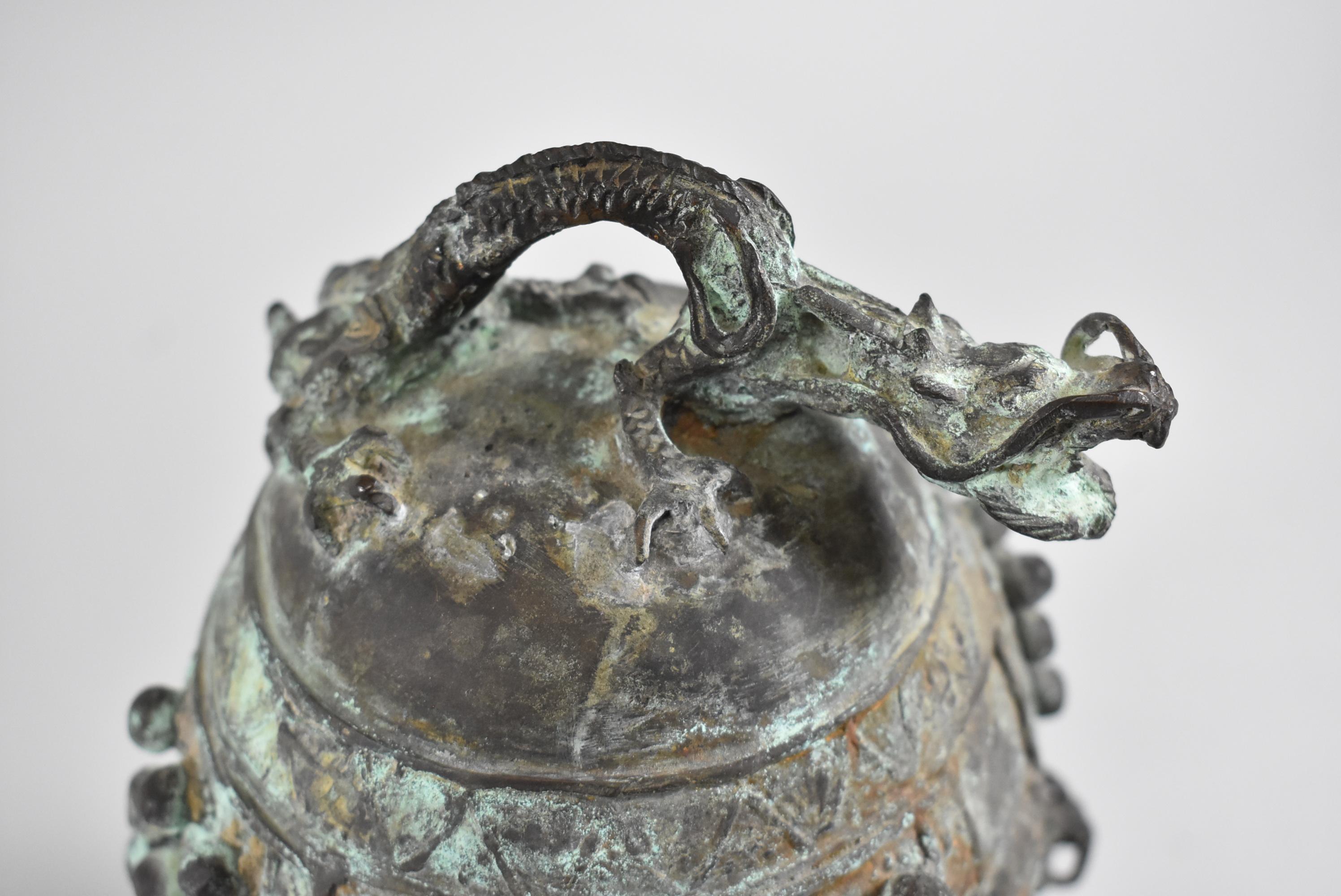 20ième siècle Cloche de temple rituelle chinoise en bronze en vente