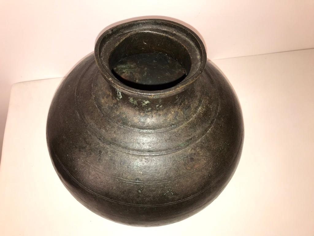 Chinese Bronze Round Storage Jar 4