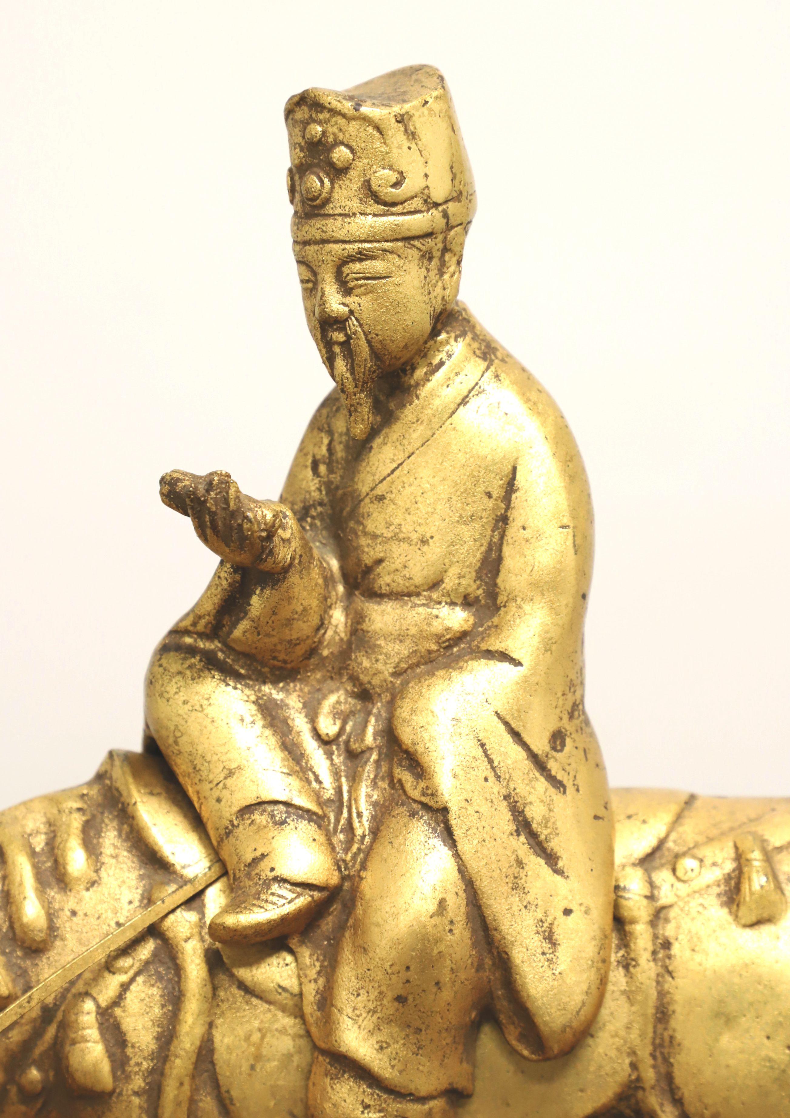 20ième siècle Sculpture en bronze d'un érudit chinois chevauchant un cheval - Brûleur d'encens en vente