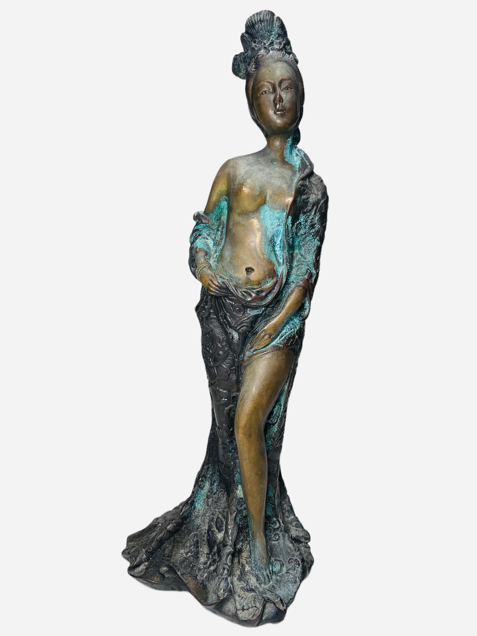 20th Century Chinese Bronze Sculpture Of A Lady For Sale