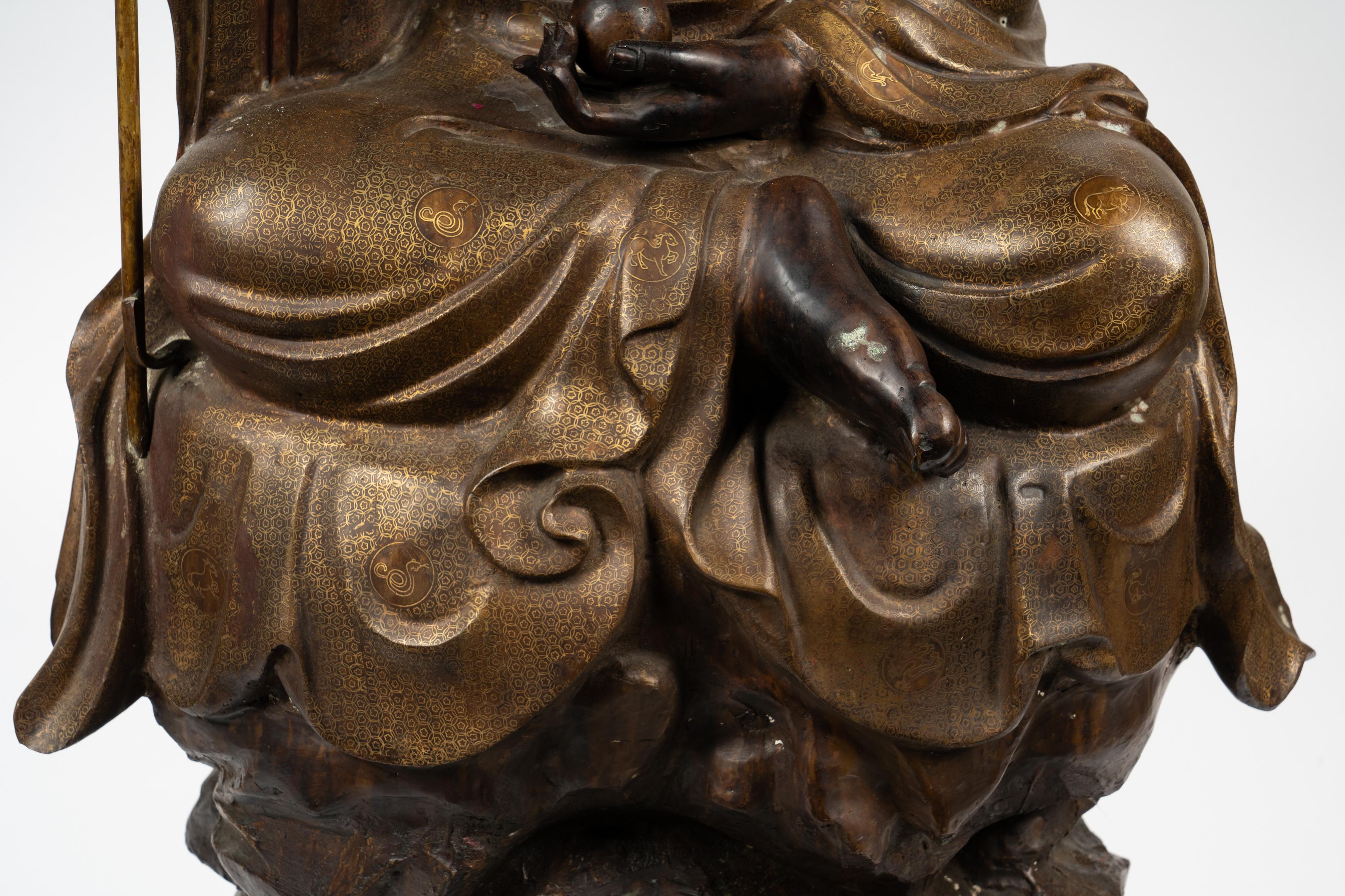 Chinesische sitzende Buddha-Figur aus Bronze im Angebot 3