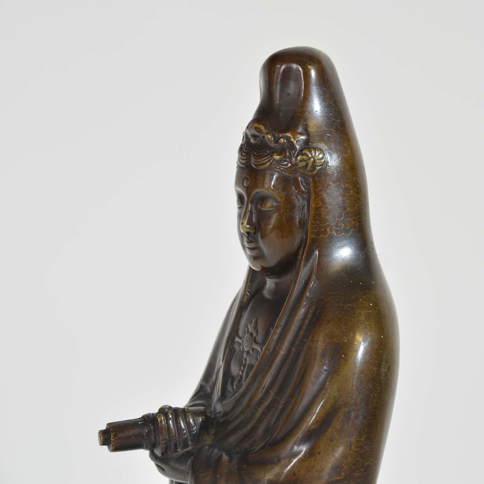 Chinese bronze statue of Guanyin 3