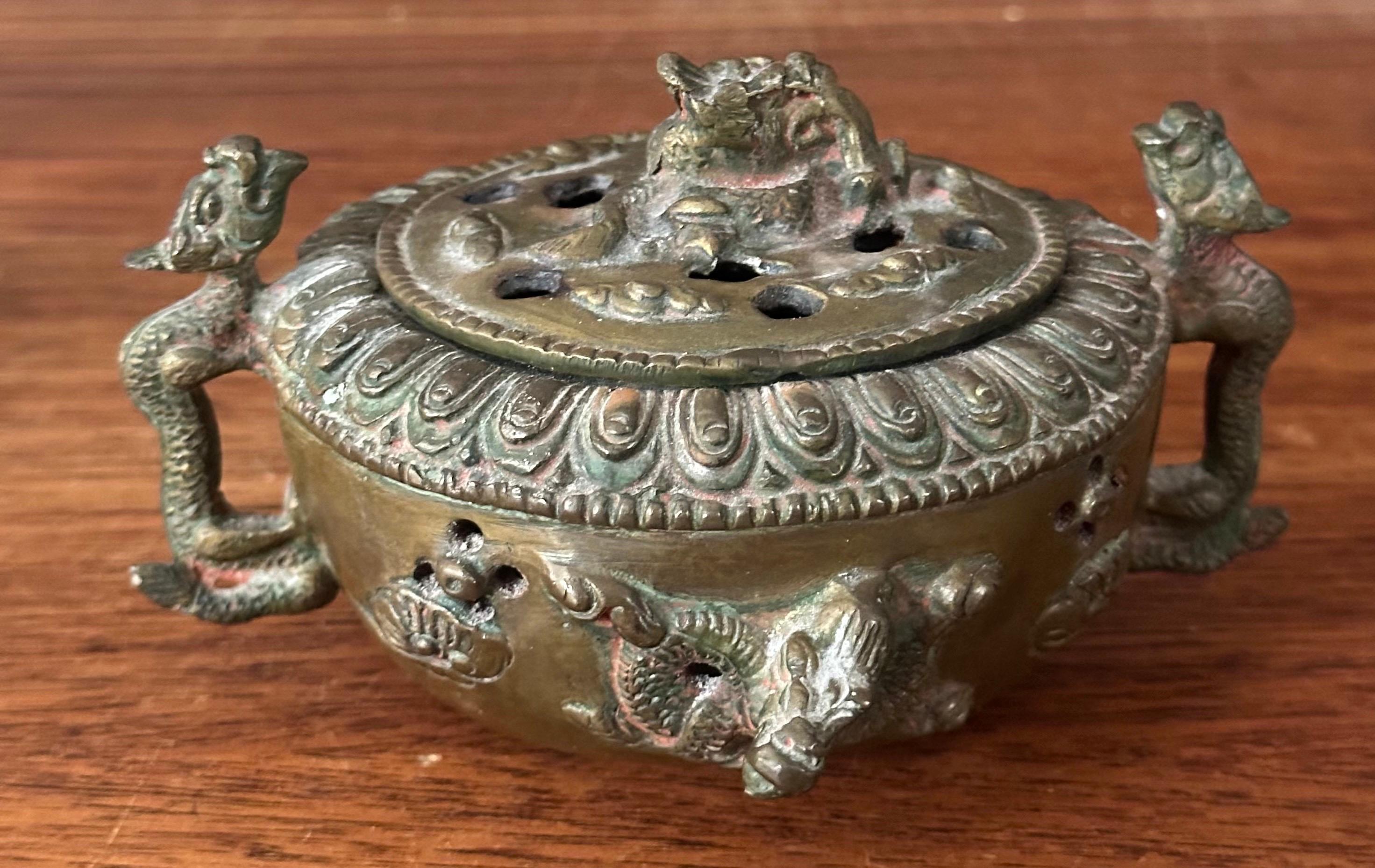 Encensoir / brûleur d'encens chinois en bronze trois pièces Dragon / Chien Foo en vente 3