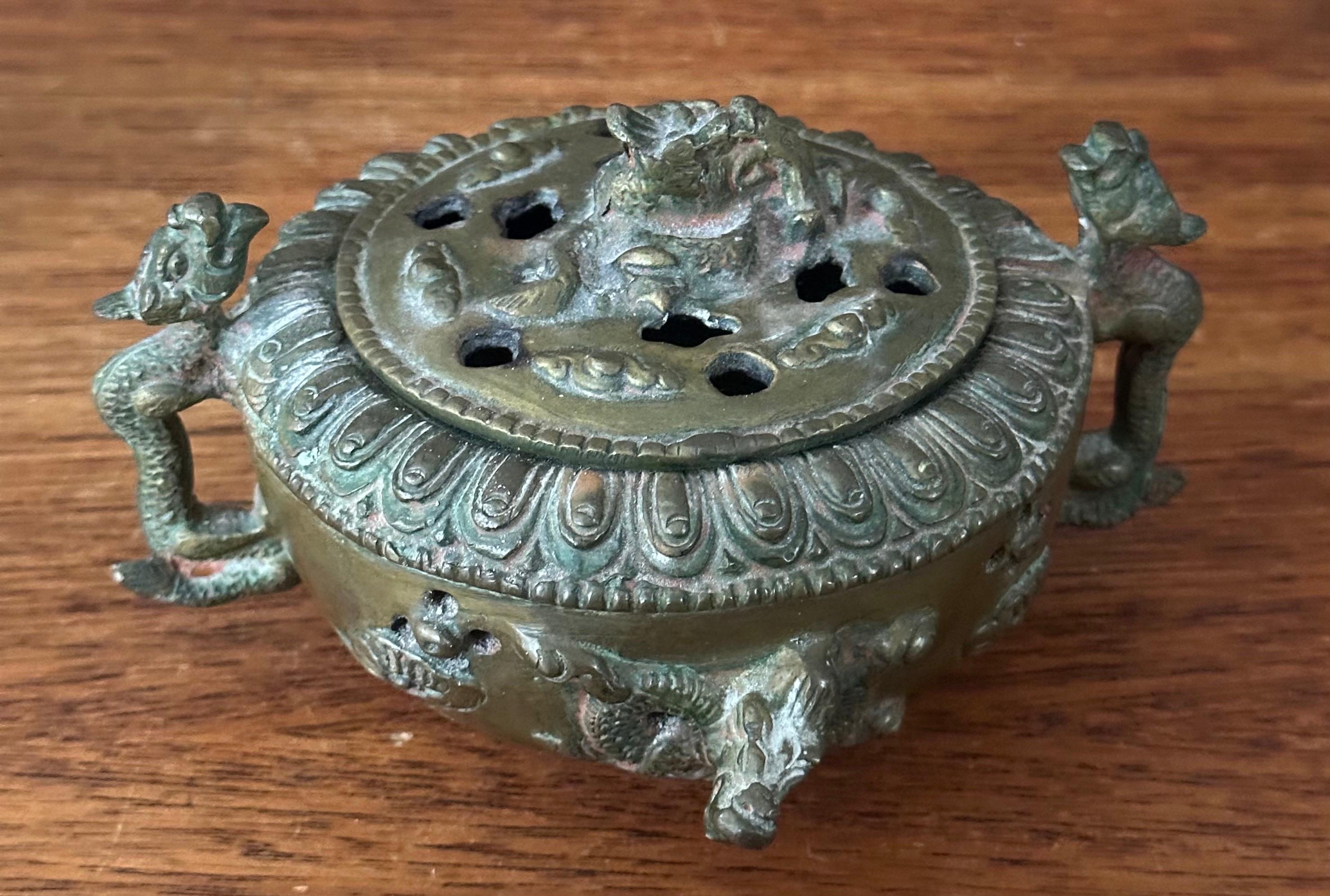 Encensoir / brûleur d'encens chinois en bronze trois pièces Dragon / Chien Foo en vente 4