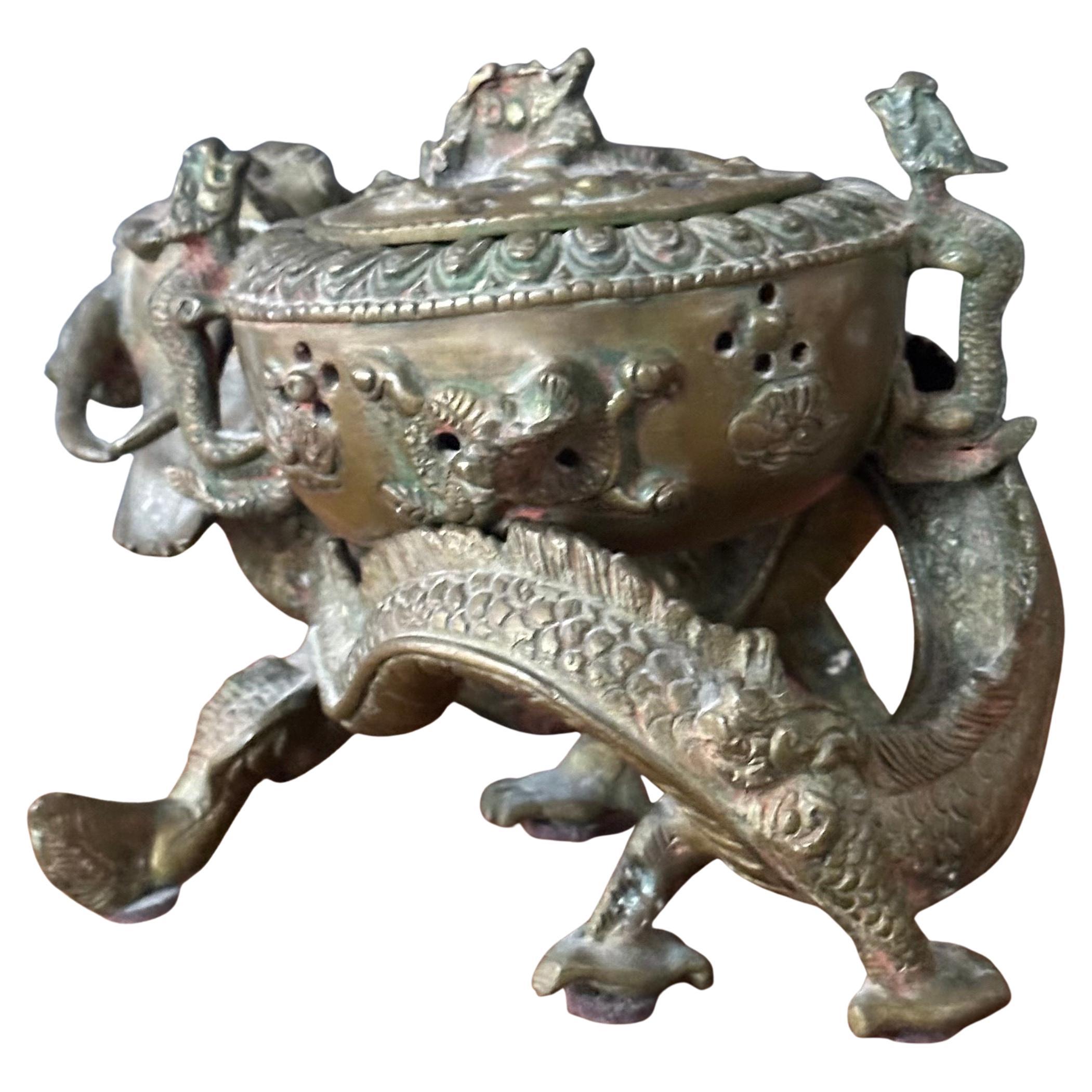 Encensoir / brûleur d'encens chinois en bronze trois pièces Dragon / Chien Foo en vente 11