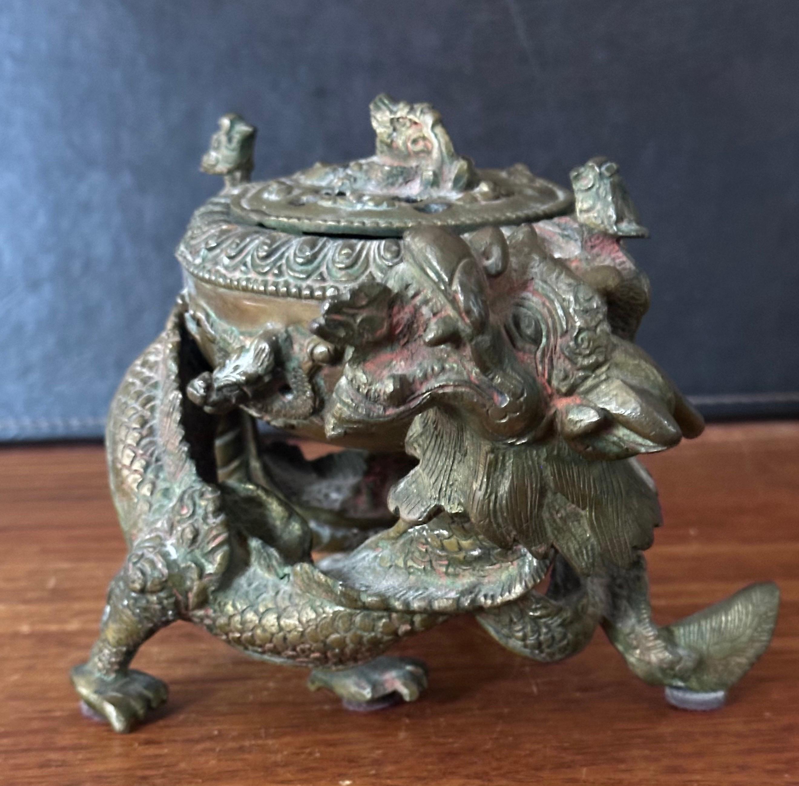 20ième siècle Encensoir / brûleur d'encens chinois en bronze trois pièces Dragon / Chien Foo en vente