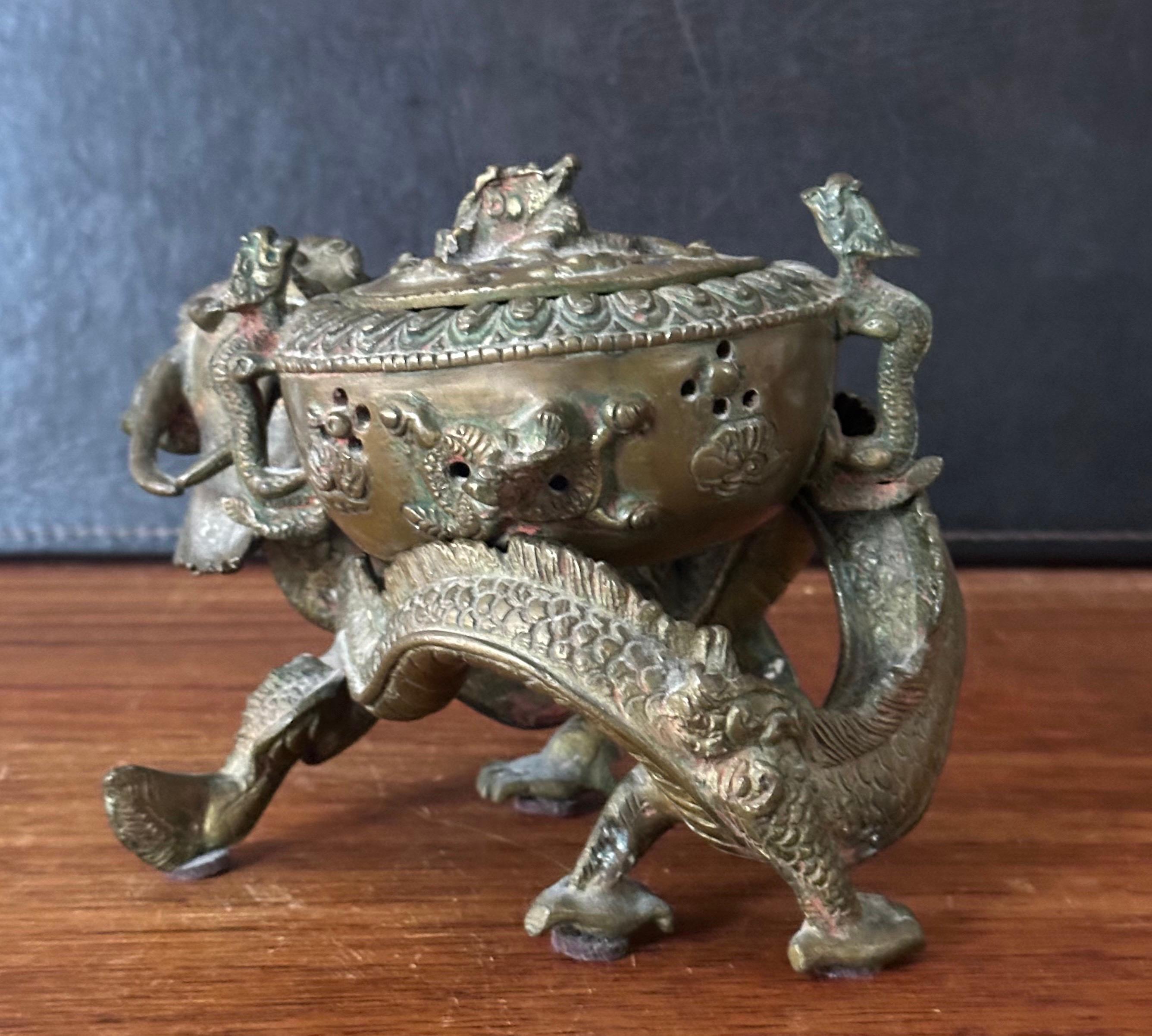 Encensoir / brûleur d'encens chinois en bronze trois pièces Dragon / Chien Foo en vente 1