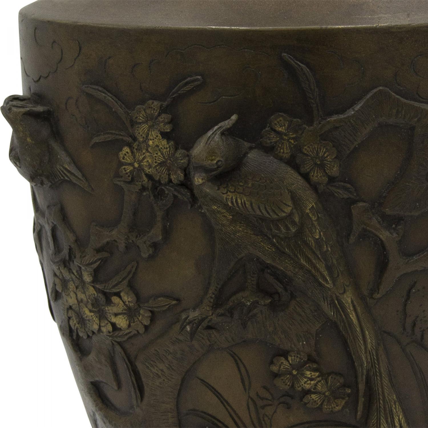 Cinese Chinese Bronze Vase with Bird Design in vendita