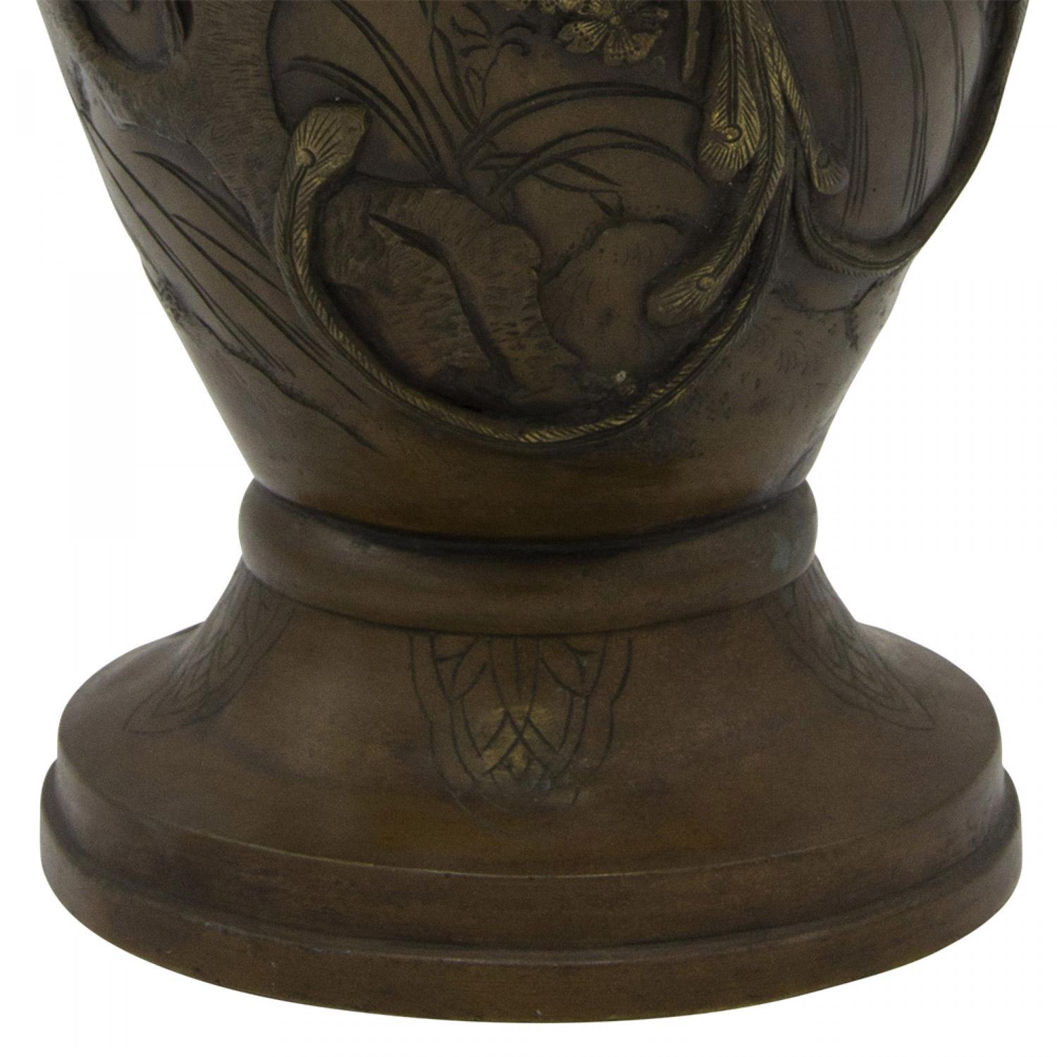 Chinese Bronze Vase with Bird Design In condizioni buone in vendita a Queens, NY