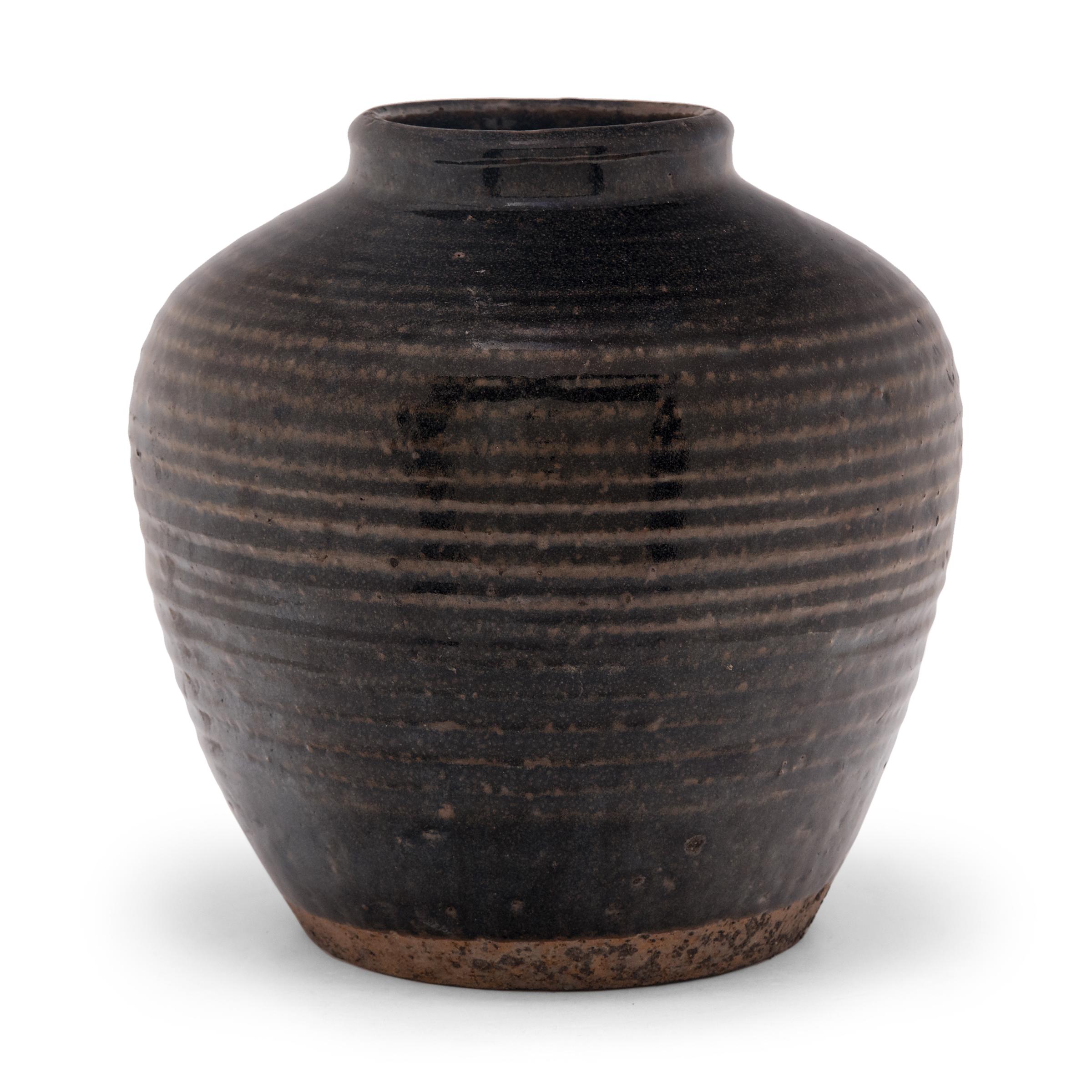 Chinese Brown Glazed Storage Jar, c. 1900 In Good Condition In Chicago, IL