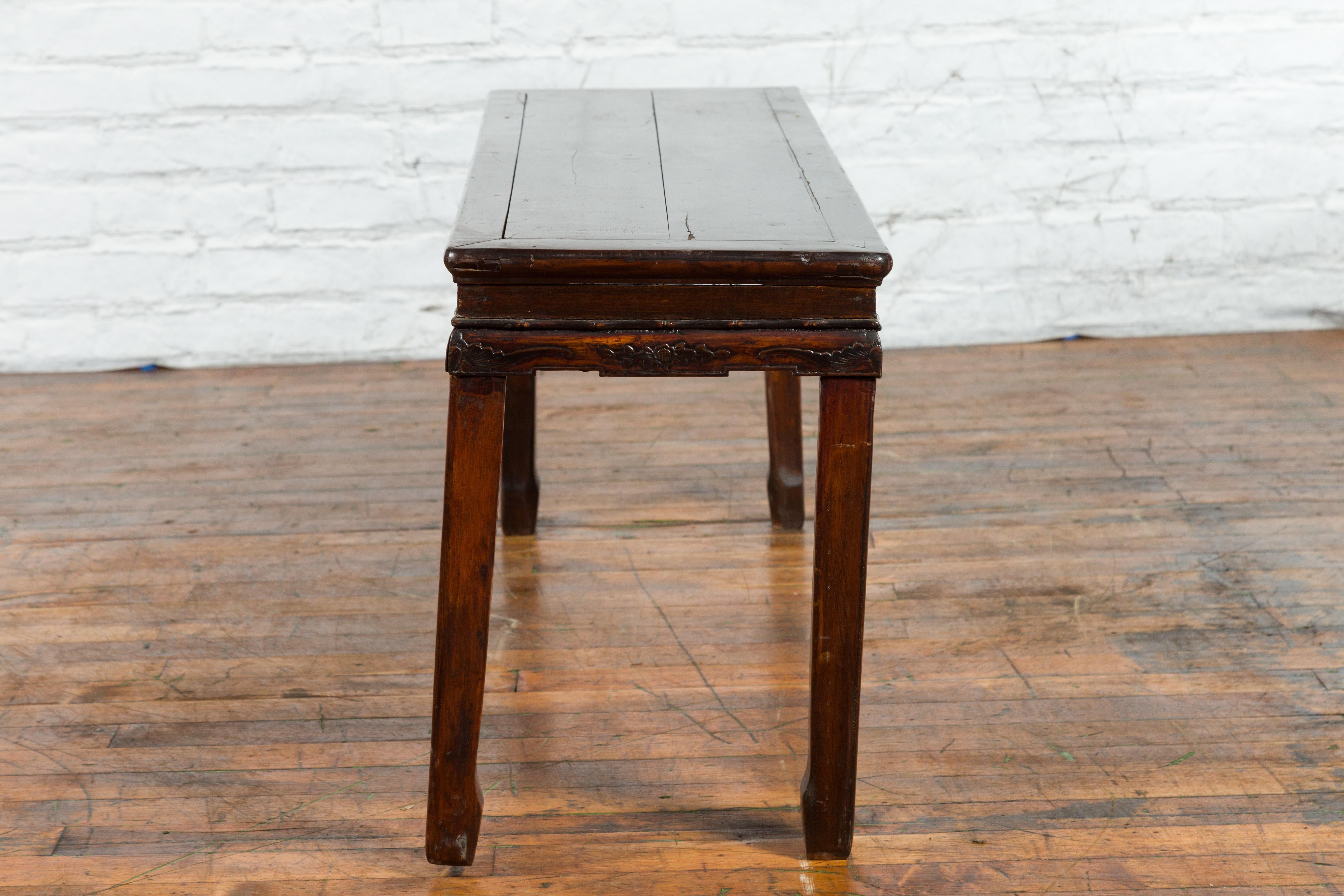 Chinese Brown Side Table from the Qing Dynasty with Foliage-Carved Motifs For Sale 8
