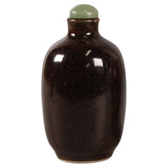 Chinese brownish glazed porcelain snuff bottle, 18th c.
