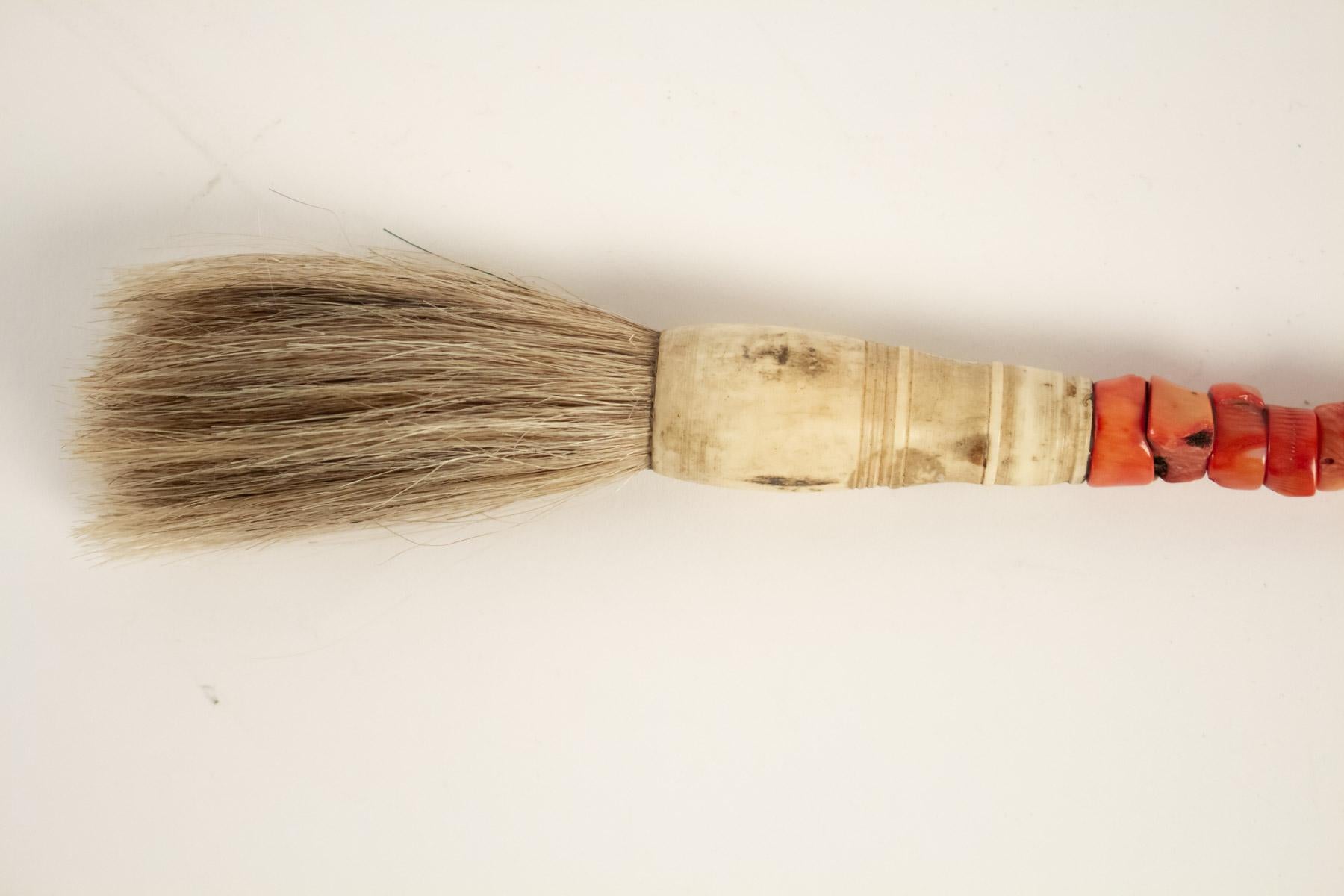 Chinese brush for calligraphy, late 19th century.
Measures: L 27cm, D 2.5cm.