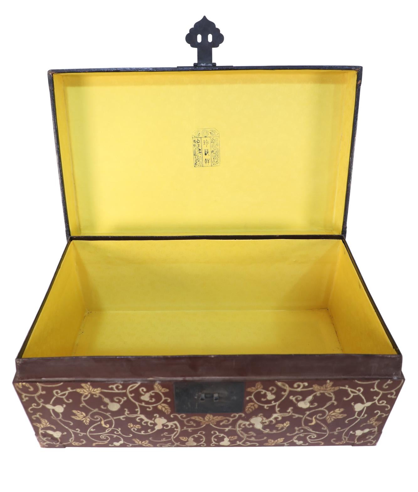 Chinese Burgundy and Gold Vine Design Painted Decorative Box For Sale 5