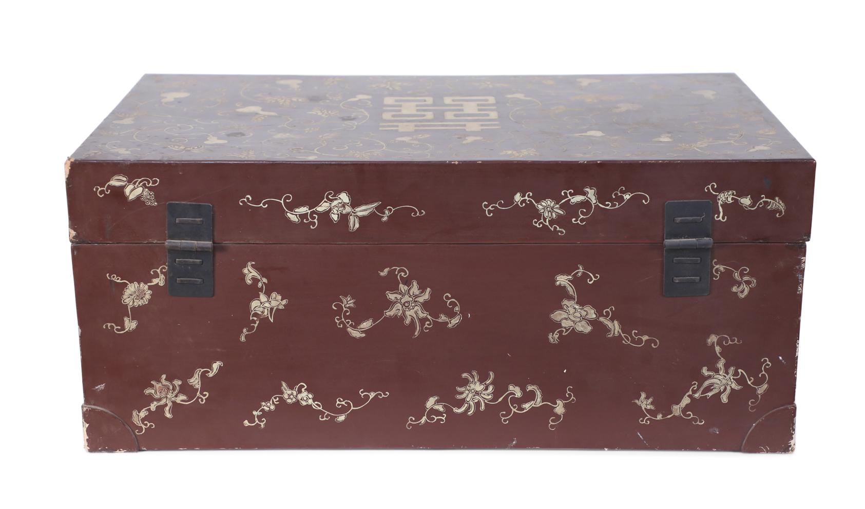 Chinese Burgundy and Gold Vine Design Painted Decorative Box In Good Condition For Sale In New York, NY