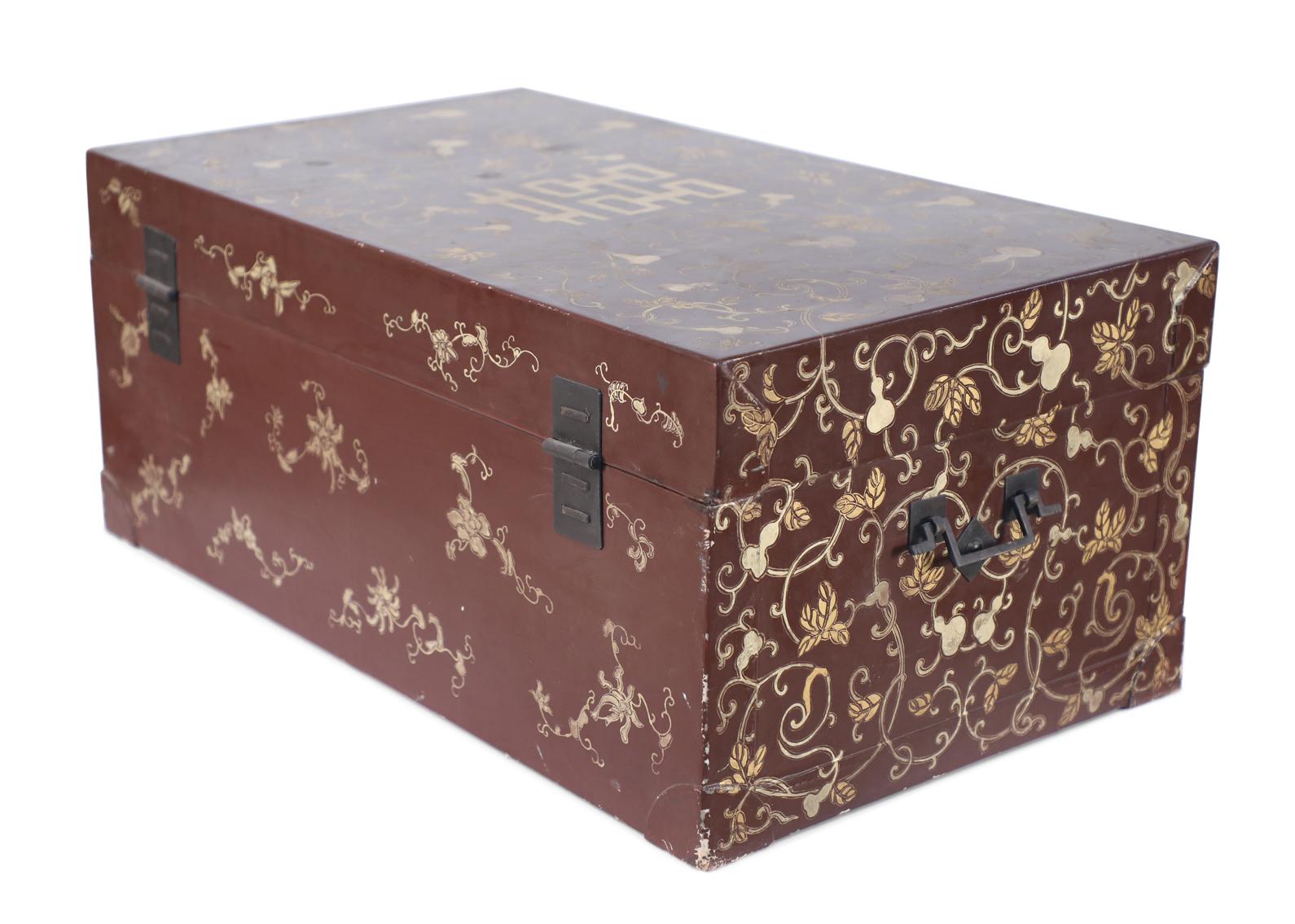 20th Century Chinese Burgundy and Gold Vine Design Painted Decorative Box For Sale