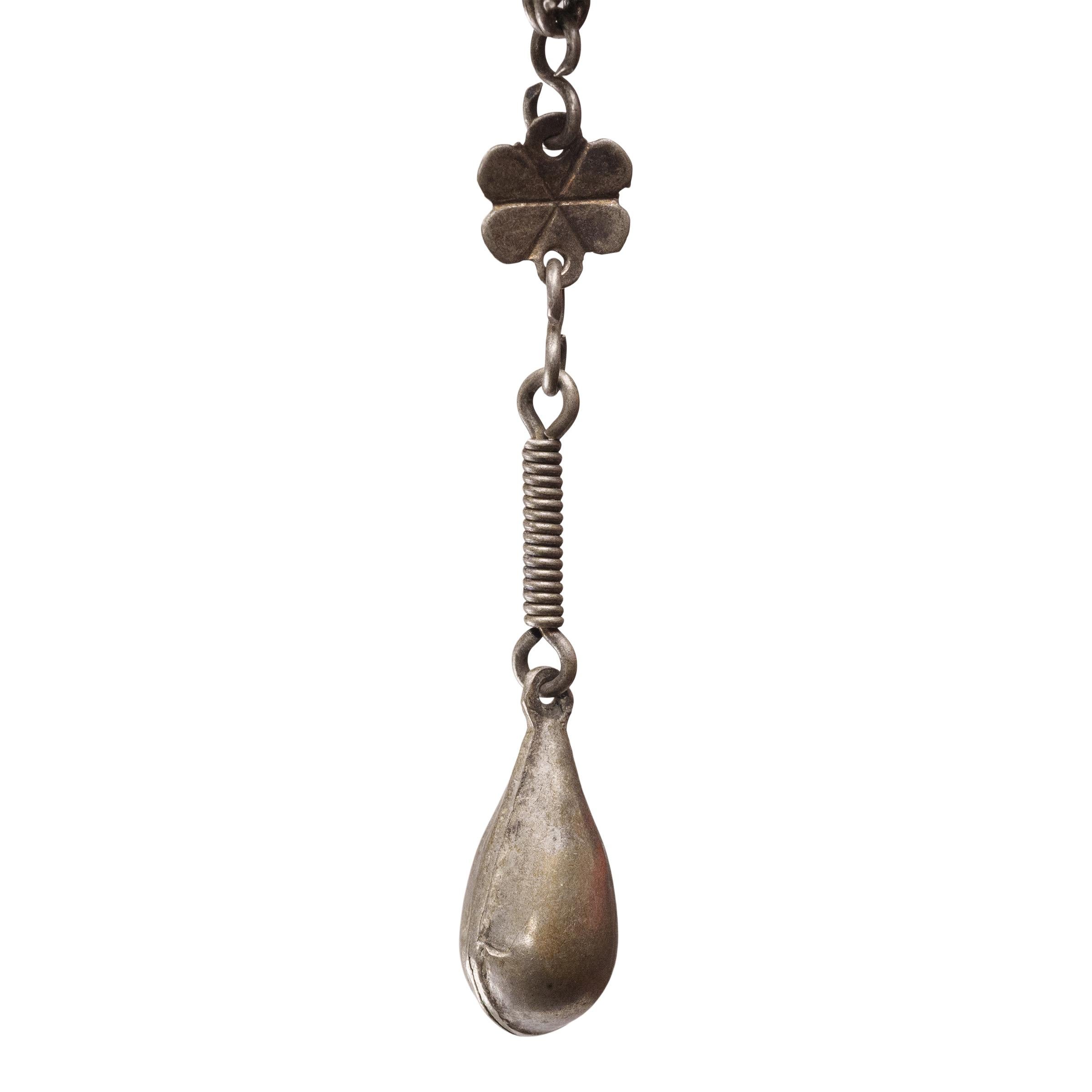 Anillo chino con colgante de mariposa y calabaza, c. 1900 Qing en venta