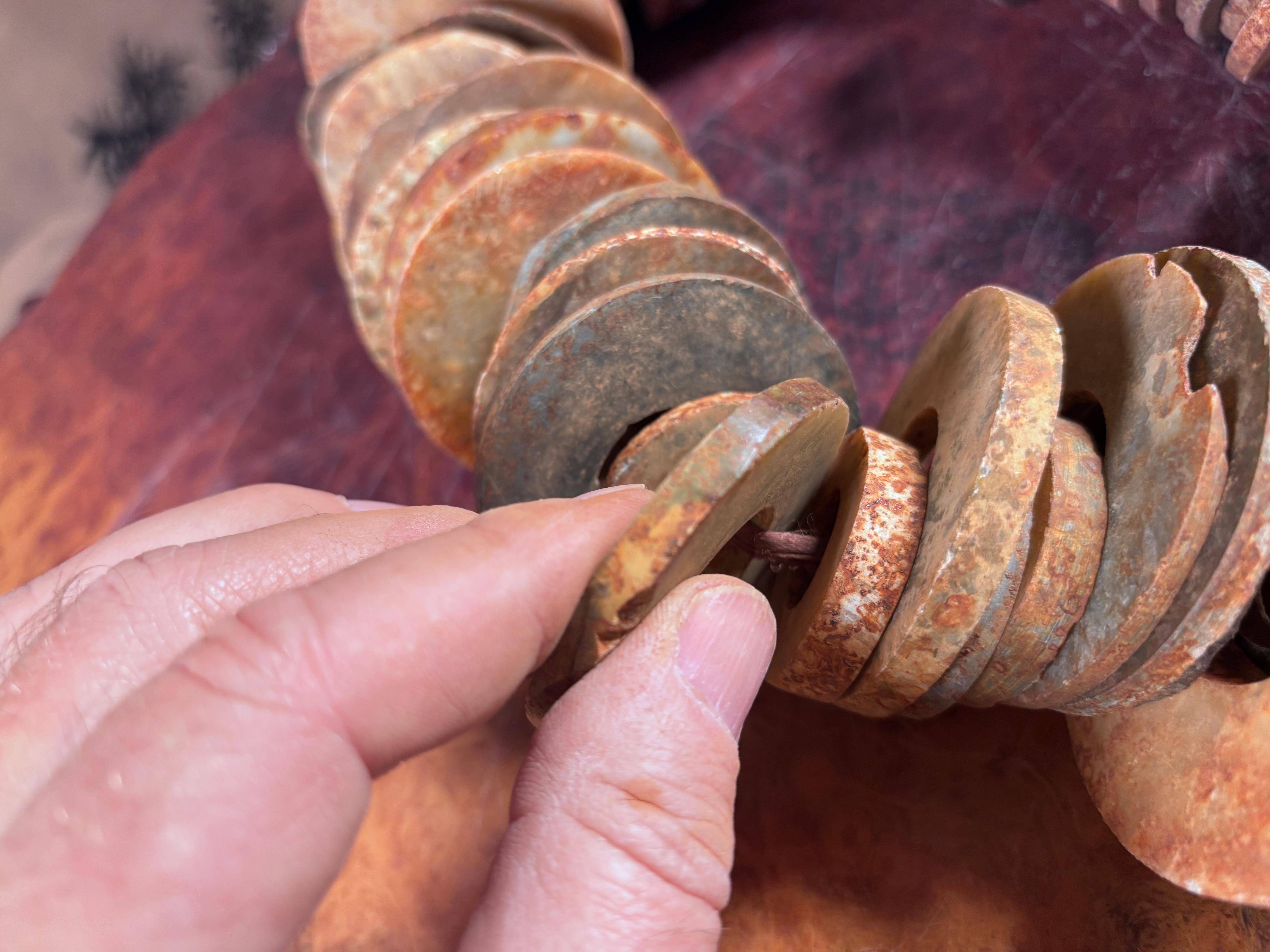 Cache chinois Ancien Jade vert céleste Bi , 96 pièces en vente 9