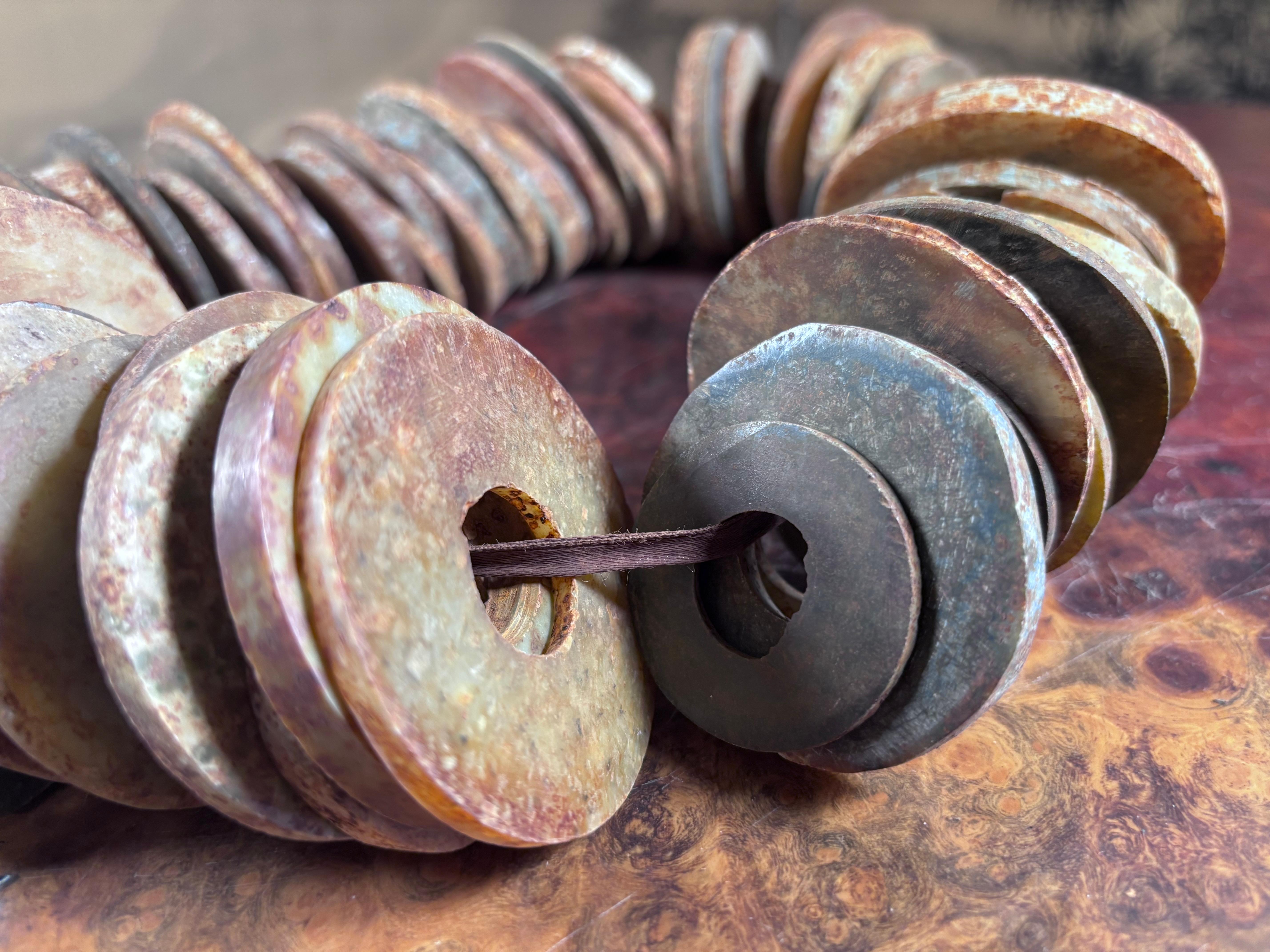 Cache chinois Ancien Jade vert céleste Bi , 96 pièces en vente 1