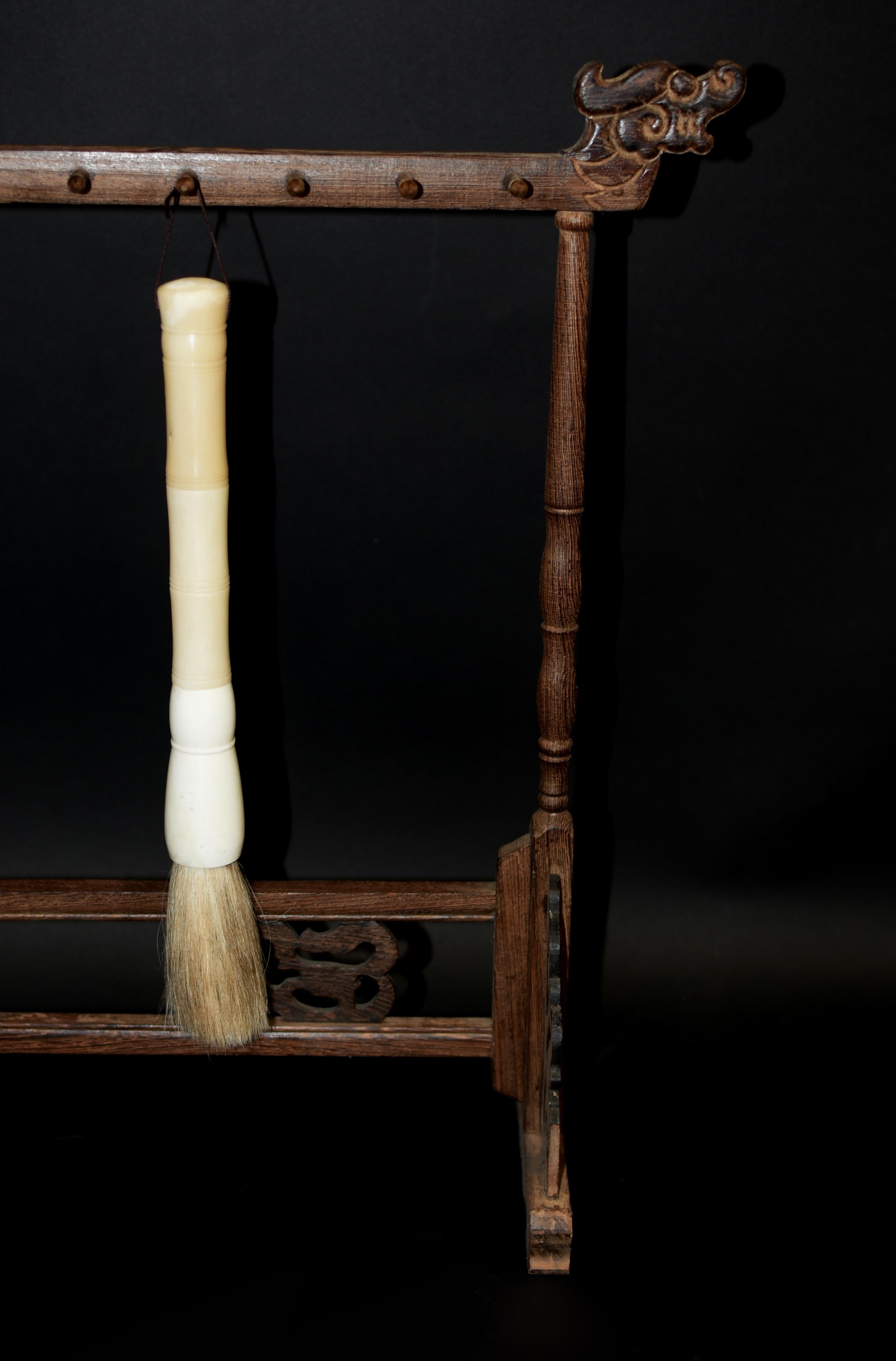 Chinese Calligraphy Brush Bone Handle In Good Condition For Sale In Somis, CA