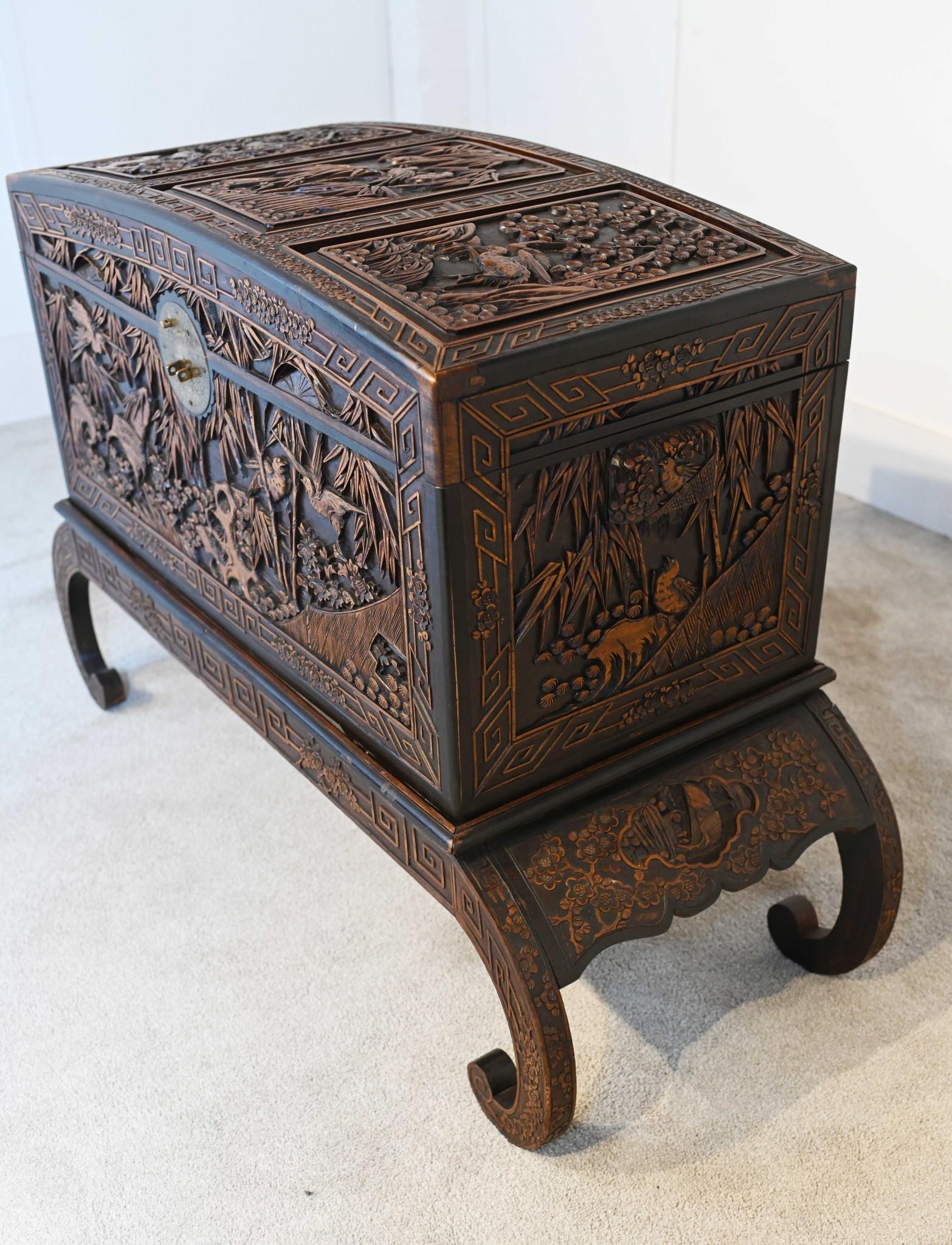 Chinese Camphor Chest Luggage Chest Carved Stand Antique 1900 In Good Condition In Potters Bar, GB
