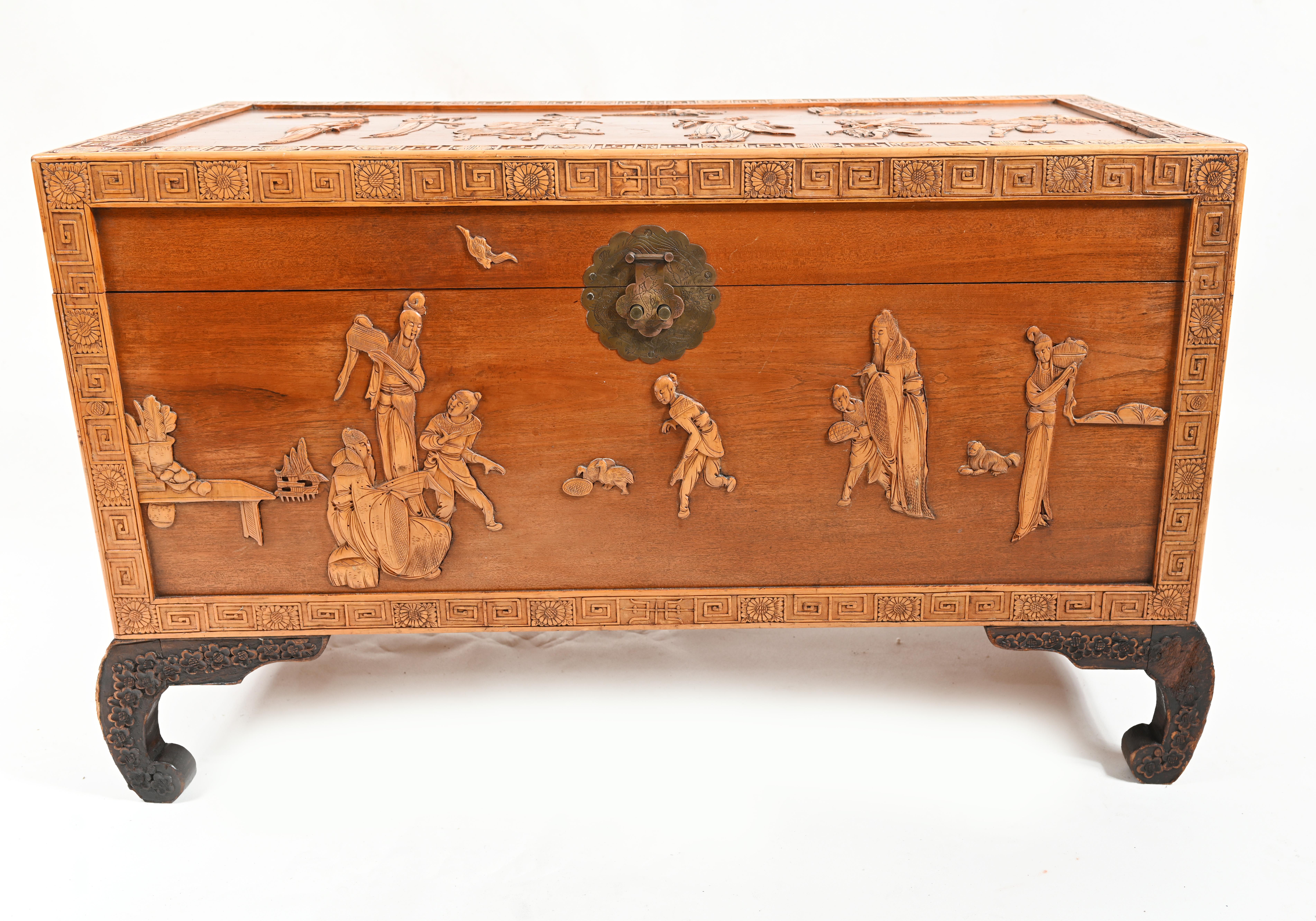 Chinese Camphor Chest Wedding Trunk Carved Figurines, 1910 2