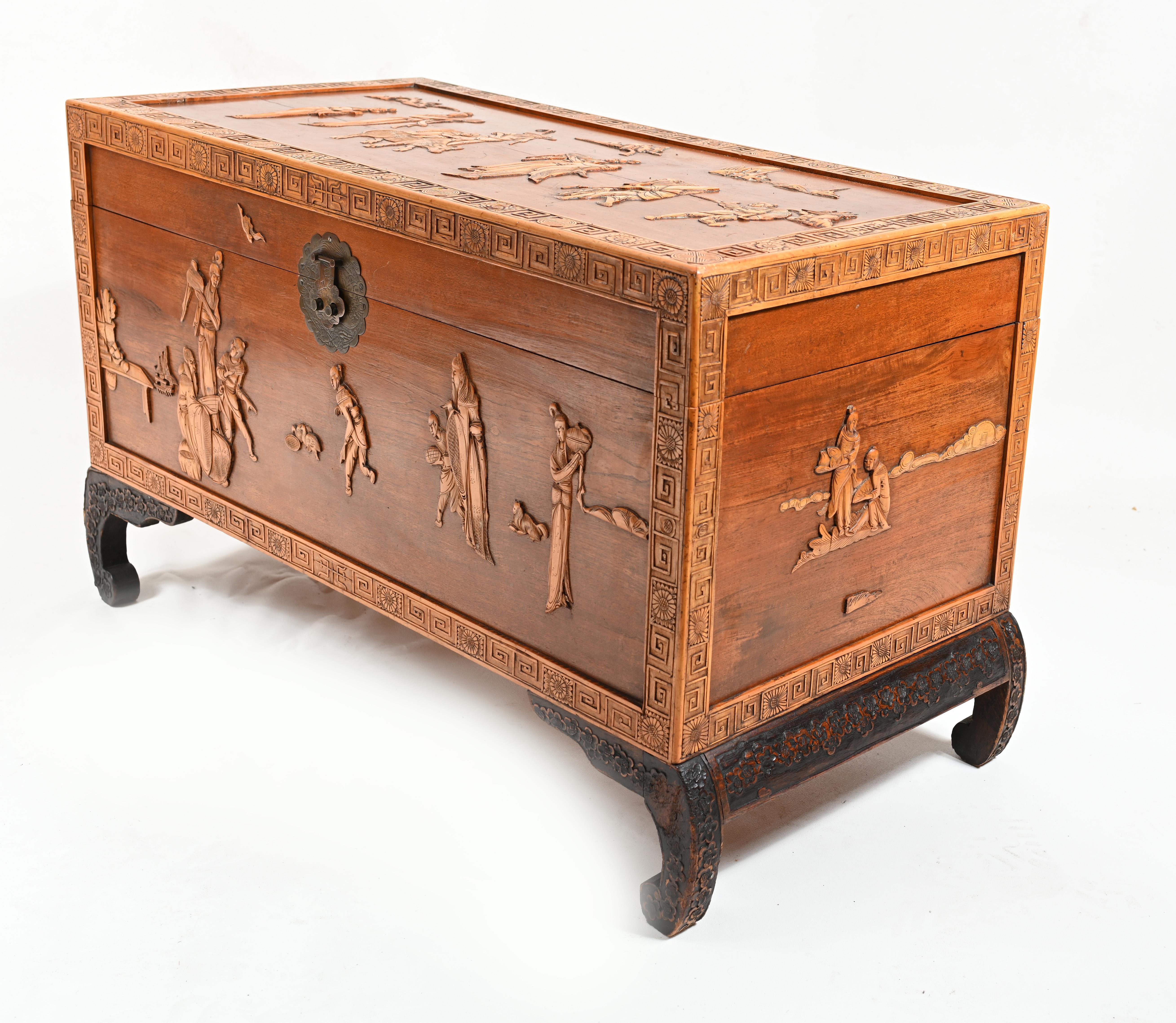 Chinese Camphor Chest Wedding Trunk Carved Figurines, 1910 3