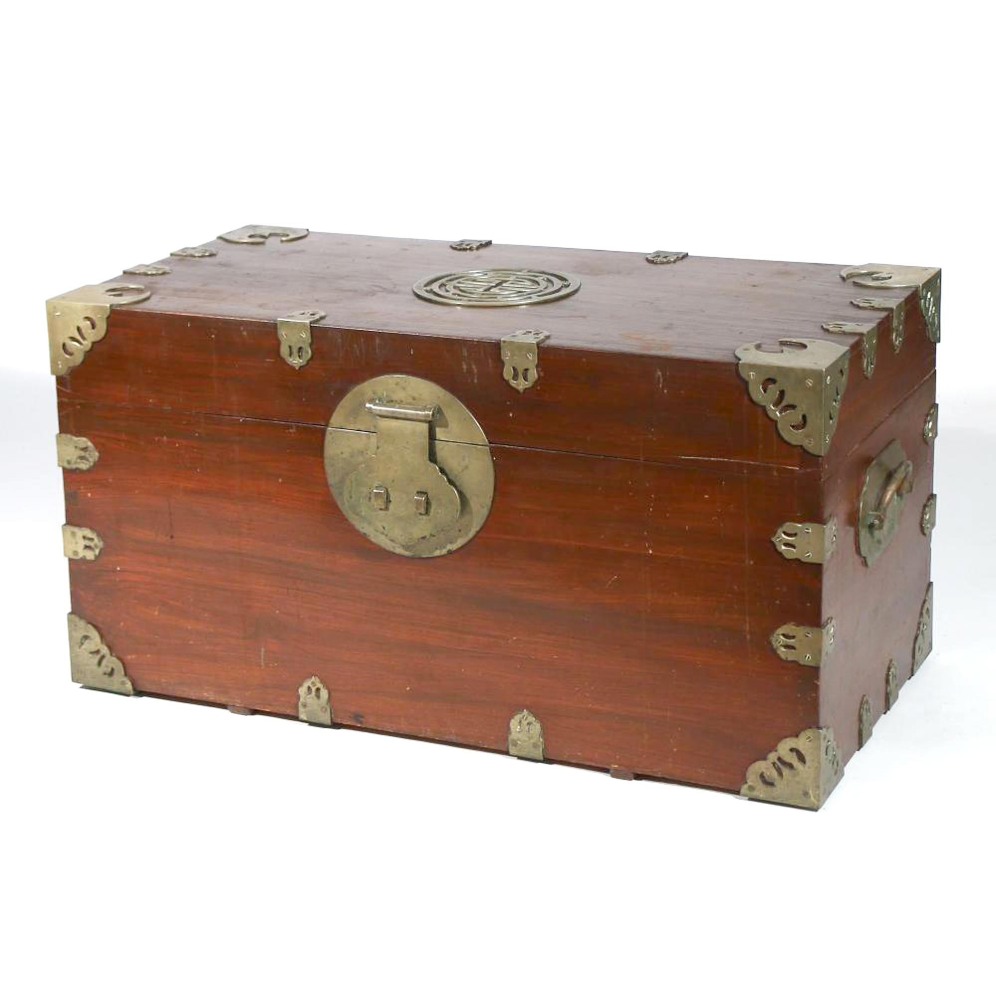 Chinese Camphor Wood Sailor's Large Brass-Bound Sea or Campaign Chest & Lock For Sale 3