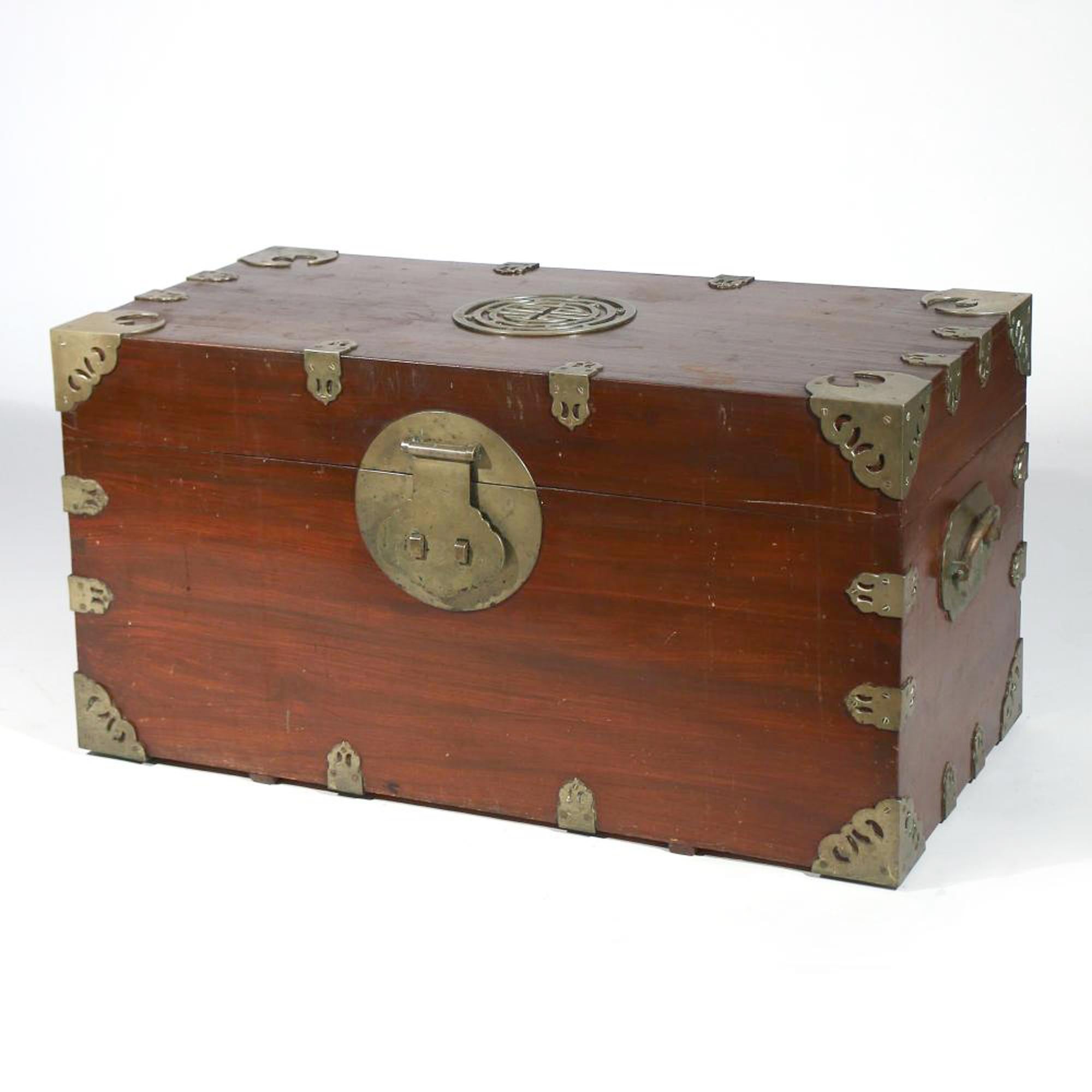 Chinese Camphor Wood Sailor's Large Brass-Bound Sea or Campaign Chest & Lock For Sale 2