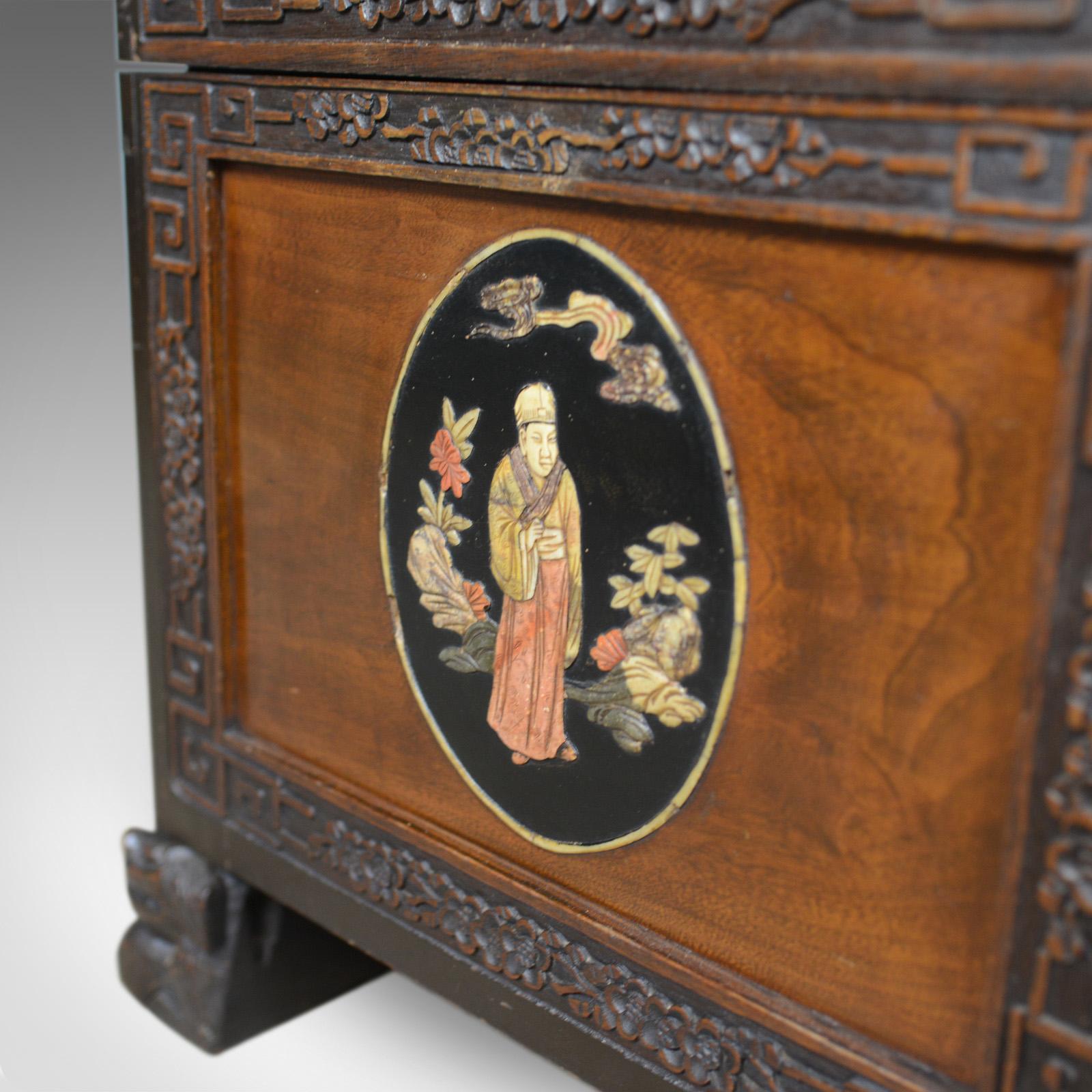 Chinese Camphorwood Chest, Oriental Inlaid Scenes, Trunk, Art Deco Period 5